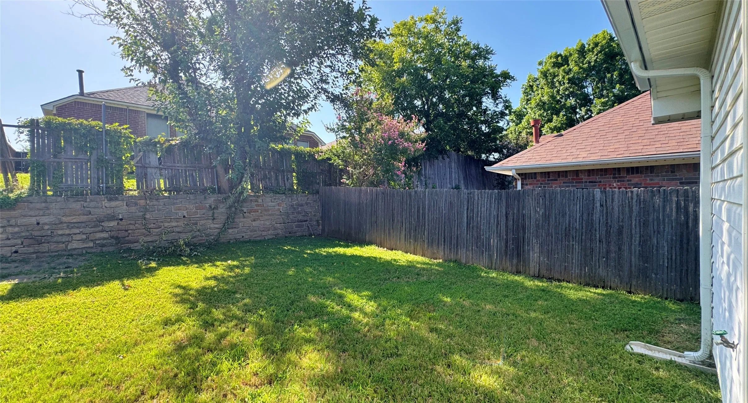 Single Family Residence For Rent in Tarrant County , 4228 Boulder Park Drive, Fort Worth, Texas 76040, 3 Bedroom, 2 Bathroom, 2 Garage spaces, 1,416 Sqft, built in 1996, mls#21296824, Real Estate Agent in Fort Worth, Homes For Rent in Tarrant county, Homes For Rent in Fort Worth, Realtor in Fort Worth Texas, Real Estate Brokerage Independent Realty Texas, Luminita Cordes Realtor