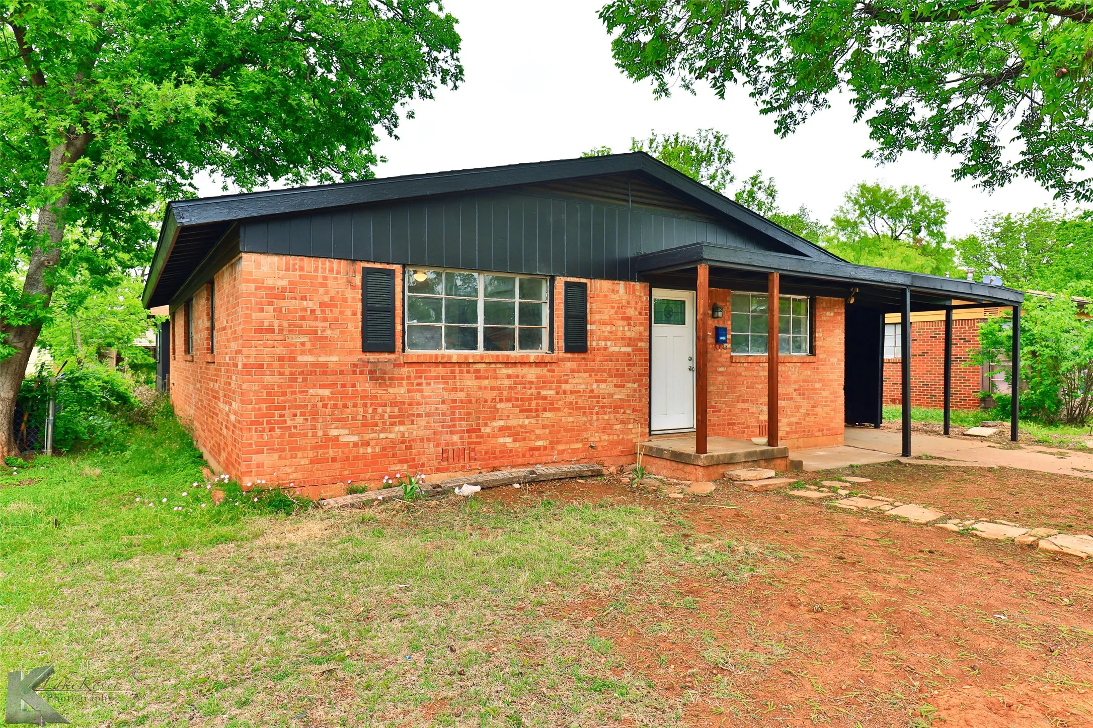 Single Family Residence For Rent in Taylor County , 1634 Briarwood Street, Abilene, Texas 79603, 3 Bedroom, 1 Bathroom, Garage spaces, 1,209 Sqft, built in 1955, mls#21296823, Real Estate Agent in Abilene, Homes For Rent in Taylor county, Homes For Rent in Abilene, Realtor in Abilene Texas, Real Estate Brokerage Independent Realty Texas, Luminita Cordes Realtor