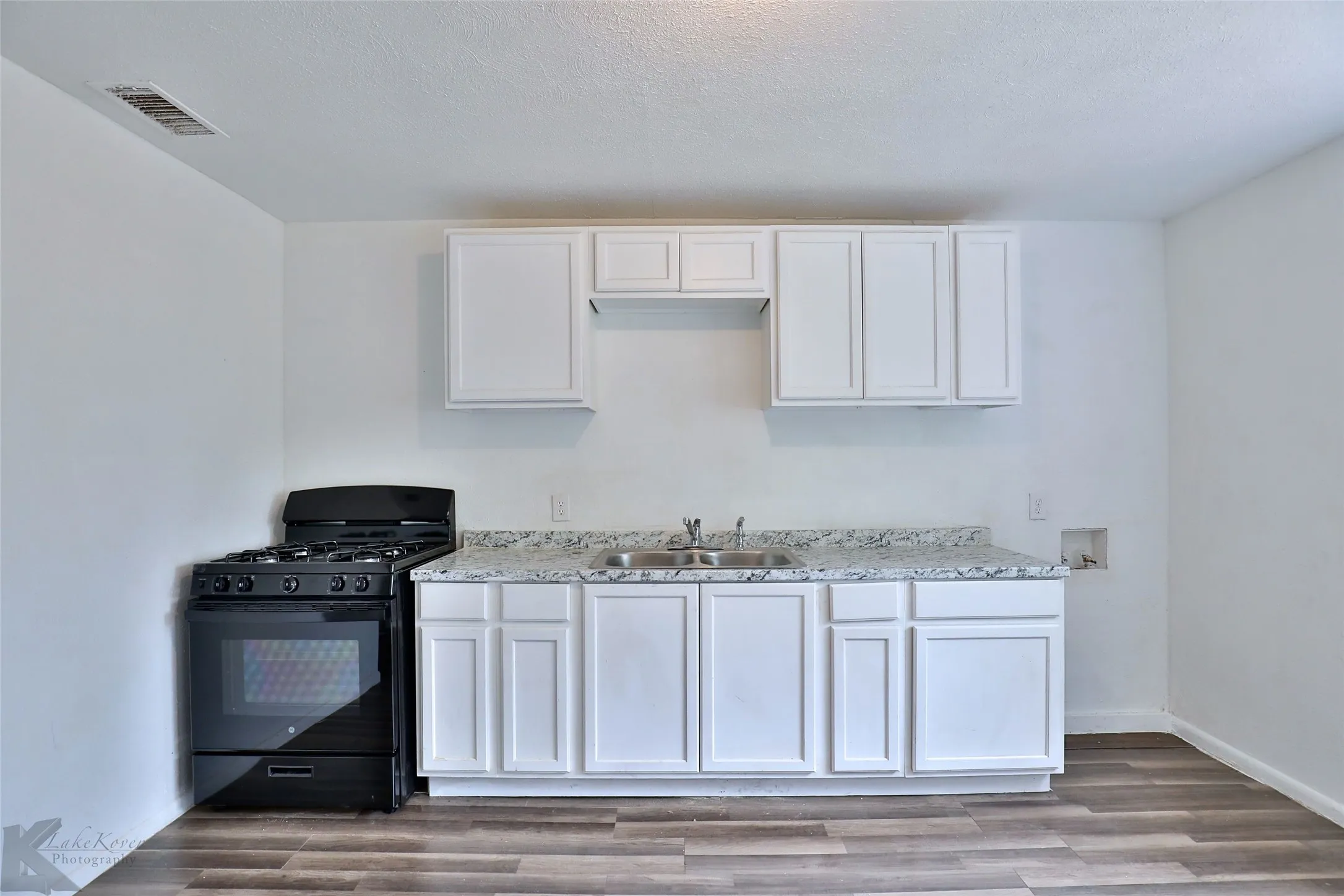 Single Family Residence For Rent in Taylor County , 1634 Briarwood Street, Abilene, Texas 79603, 3 Bedroom, 1 Bathroom, Garage spaces, 1,209 Sqft, built in 1955, mls#21296823, Real Estate Agent in Abilene, Homes For Rent in Taylor county, Homes For Rent in Abilene, Realtor in Abilene Texas, Real Estate Brokerage Independent Realty Texas, Luminita Cordes Realtor