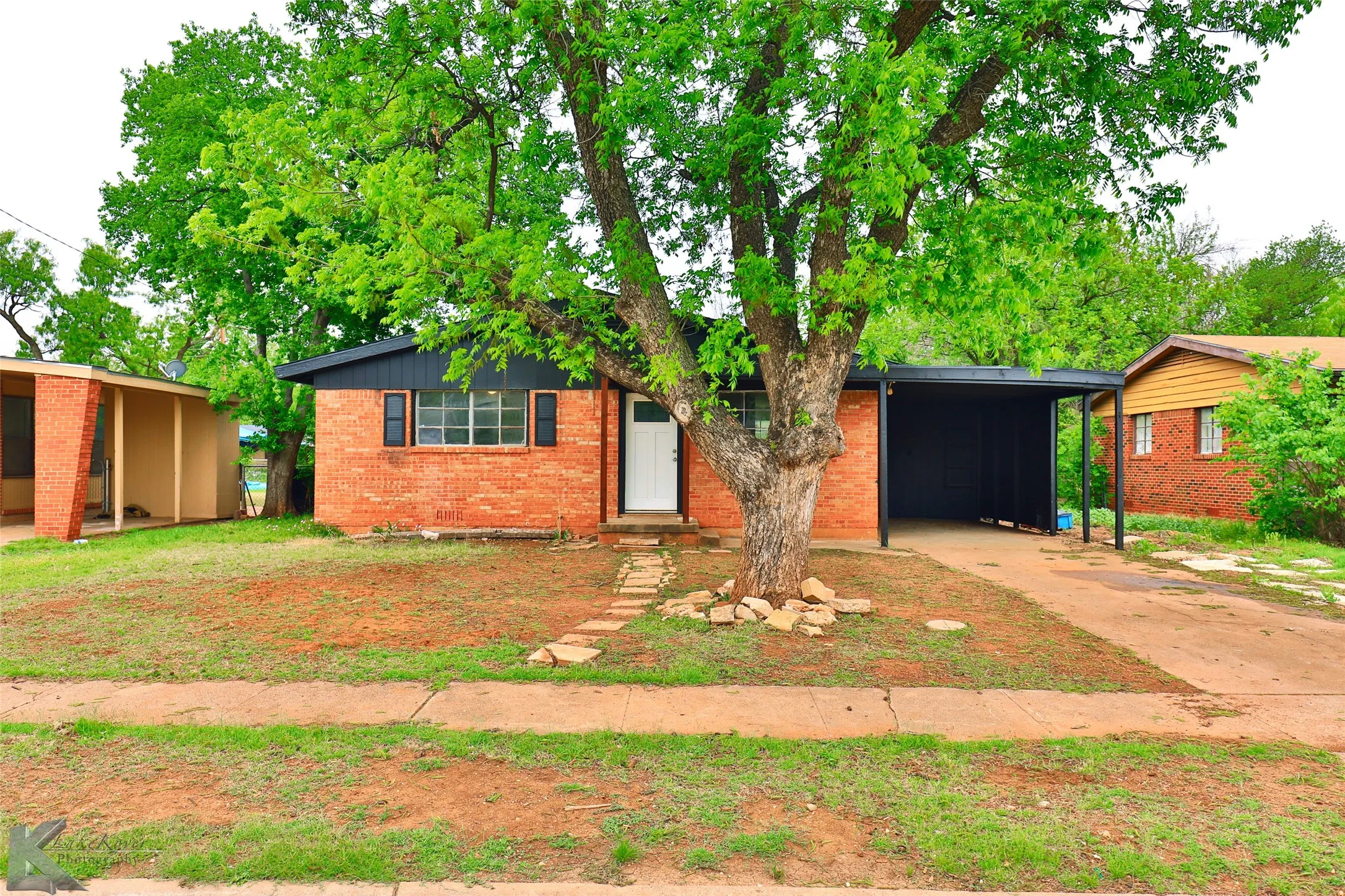 Single Family Residence For Rent in Taylor County , 1634 Briarwood Street, Abilene, Texas 79603, 3 Bedroom, 1 Bathroom, Garage spaces, 1,209 Sqft, built in 1955, mls#21296823, Real Estate Agent in Abilene, Homes For Rent in Taylor county, Homes For Rent in Abilene, Realtor in Abilene Texas, Real Estate Brokerage Independent Realty Texas, Luminita Cordes Realtor