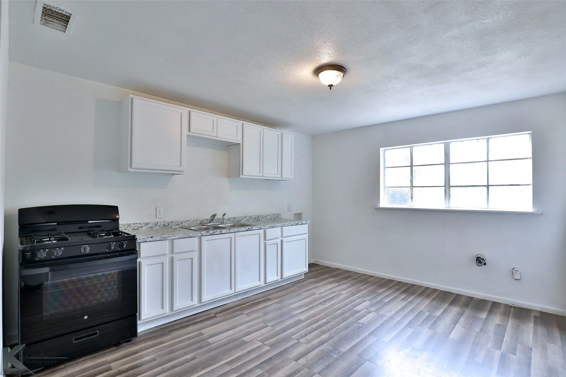 Single Family Residence For Rent in Taylor County , 1634 Briarwood Street, Abilene, Texas 79603, 3 Bedroom, 1 Bathroom, Garage spaces, 1,209 Sqft, built in 1955, mls#21296823, Real Estate Agent in Abilene, Homes For Rent in Taylor county, Homes For Rent in Abilene, Realtor in Abilene Texas, Real Estate Brokerage Independent Realty Texas, Luminita Cordes Realtor