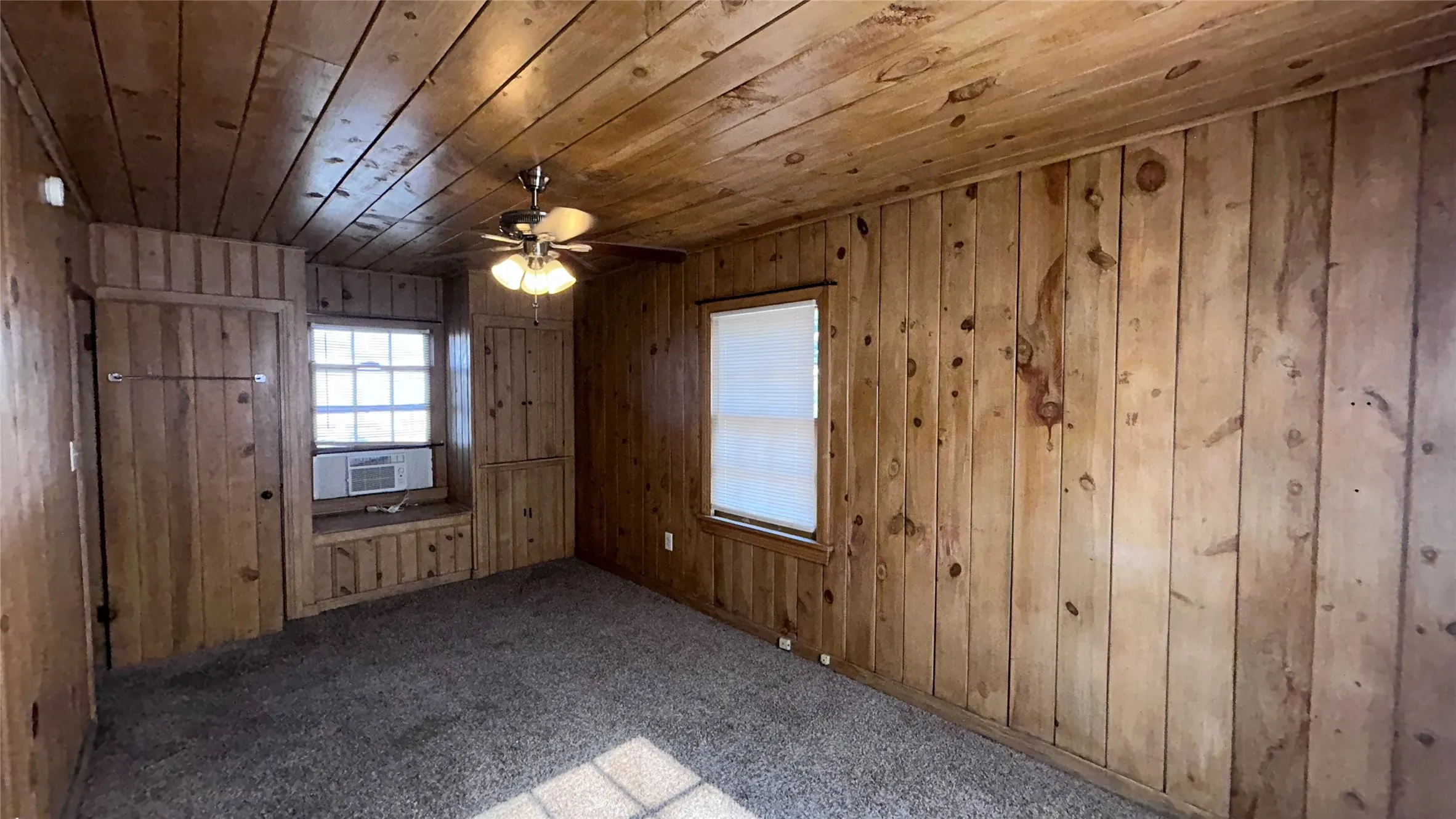 Single Family Residence For Rent in Tarrant County , 3600 Kell Street, Fort Worth, Texas 76109, 4 Bedroom, 3 Bathroom, 1 Garage spaces, 2,340 Sqft, built in 1946, mls#21292370, Real Estate Agent in Fort Worth, Homes For Rent in Tarrant county, Homes For Rent in Fort Worth, Realtor in Fort Worth Texas, Real Estate Brokerage Independent Realty Texas, Luminita Cordes Realtor