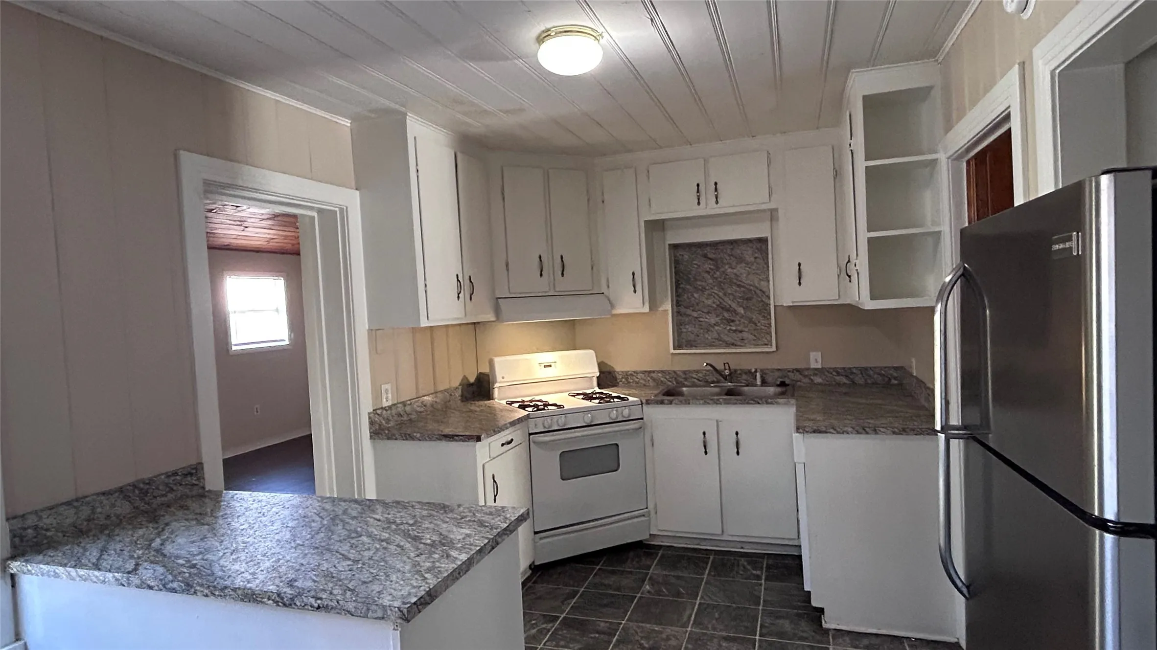 Single Family Residence For Rent in Tarrant County , 3600 Kell Street, Fort Worth, Texas 76109, 4 Bedroom, 3 Bathroom, 1 Garage spaces, 2,340 Sqft, built in 1946, mls#21292370, Real Estate Agent in Fort Worth, Homes For Rent in Tarrant county, Homes For Rent in Fort Worth, Realtor in Fort Worth Texas, Real Estate Brokerage Independent Realty Texas, Luminita Cordes Realtor