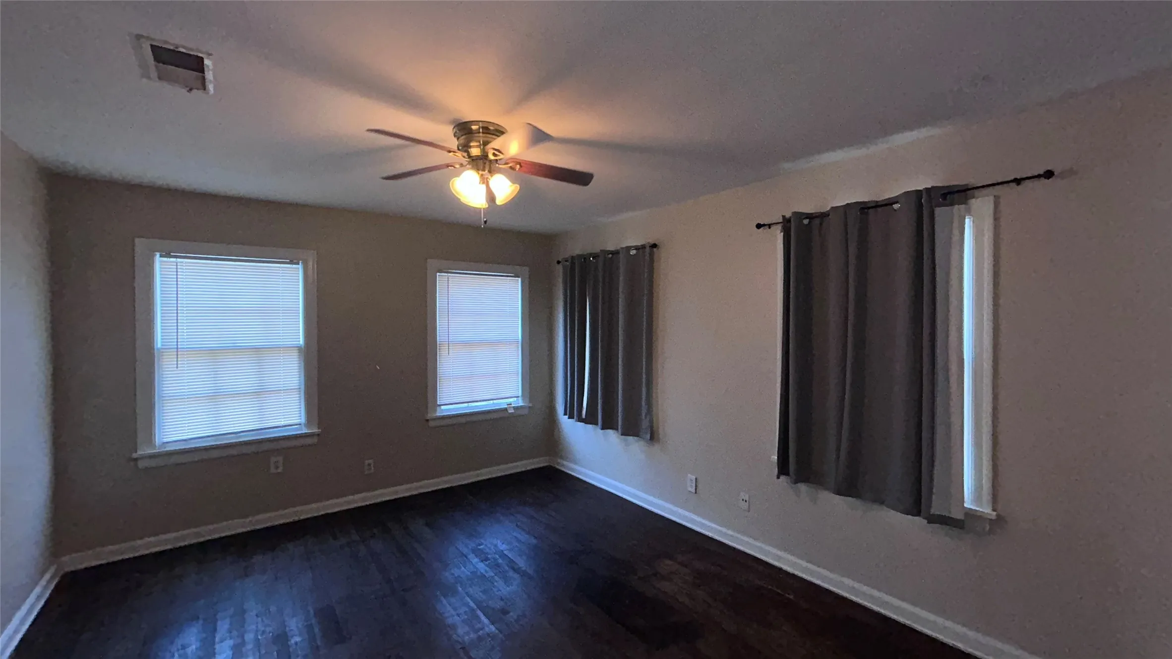 Single Family Residence For Rent in Tarrant County , 3600 Kell Street, Fort Worth, Texas 76109, 4 Bedroom, 3 Bathroom, 1 Garage spaces, 2,340 Sqft, built in 1946, mls#21292370, Real Estate Agent in Fort Worth, Homes For Rent in Tarrant county, Homes For Rent in Fort Worth, Realtor in Fort Worth Texas, Real Estate Brokerage Independent Realty Texas, Luminita Cordes Realtor