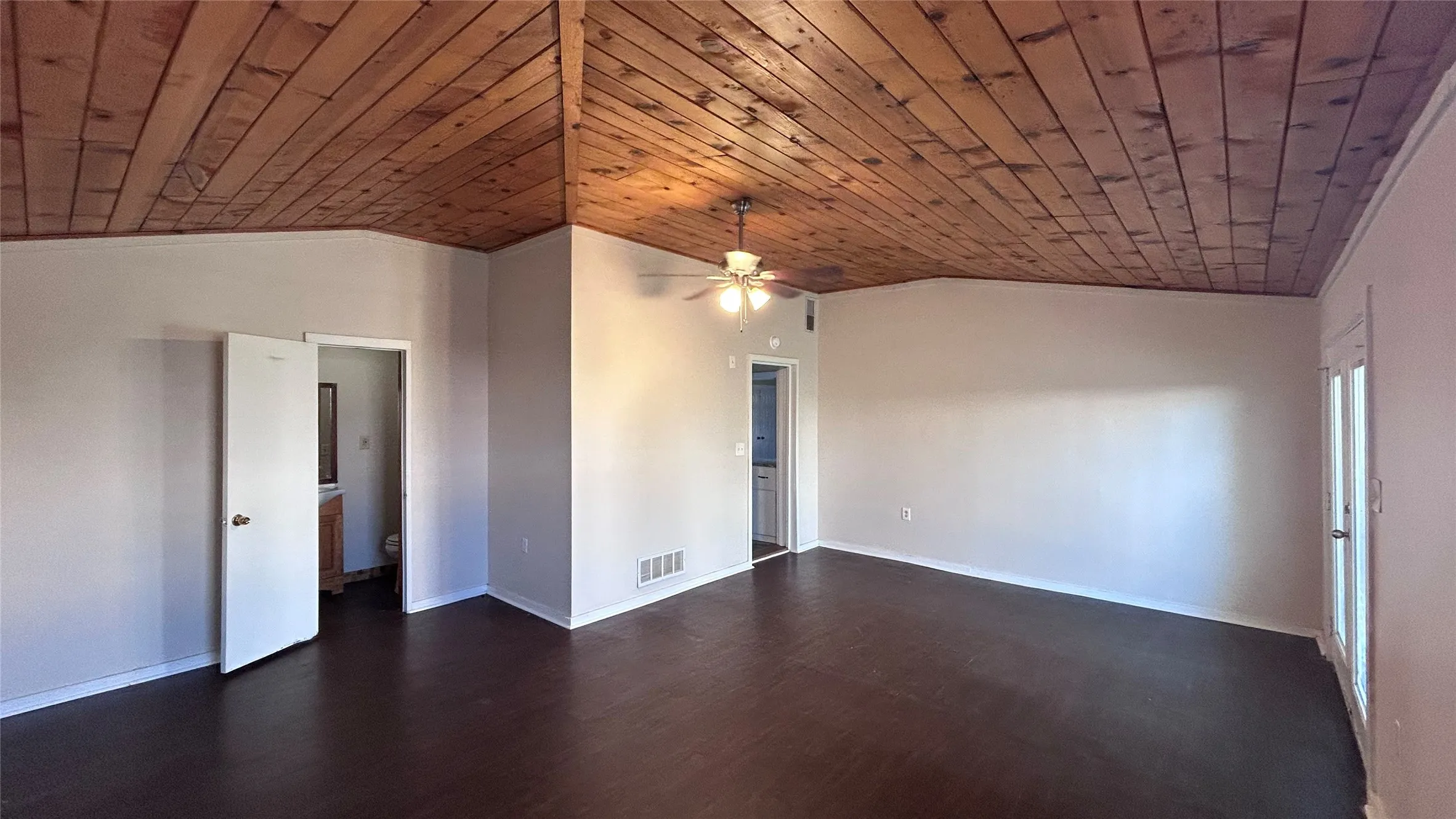 Single Family Residence For Rent in Tarrant County , 3600 Kell Street, Fort Worth, Texas 76109, 4 Bedroom, 3 Bathroom, 1 Garage spaces, 2,340 Sqft, built in 1946, mls#21292370, Real Estate Agent in Fort Worth, Homes For Rent in Tarrant county, Homes For Rent in Fort Worth, Realtor in Fort Worth Texas, Real Estate Brokerage Independent Realty Texas, Luminita Cordes Realtor