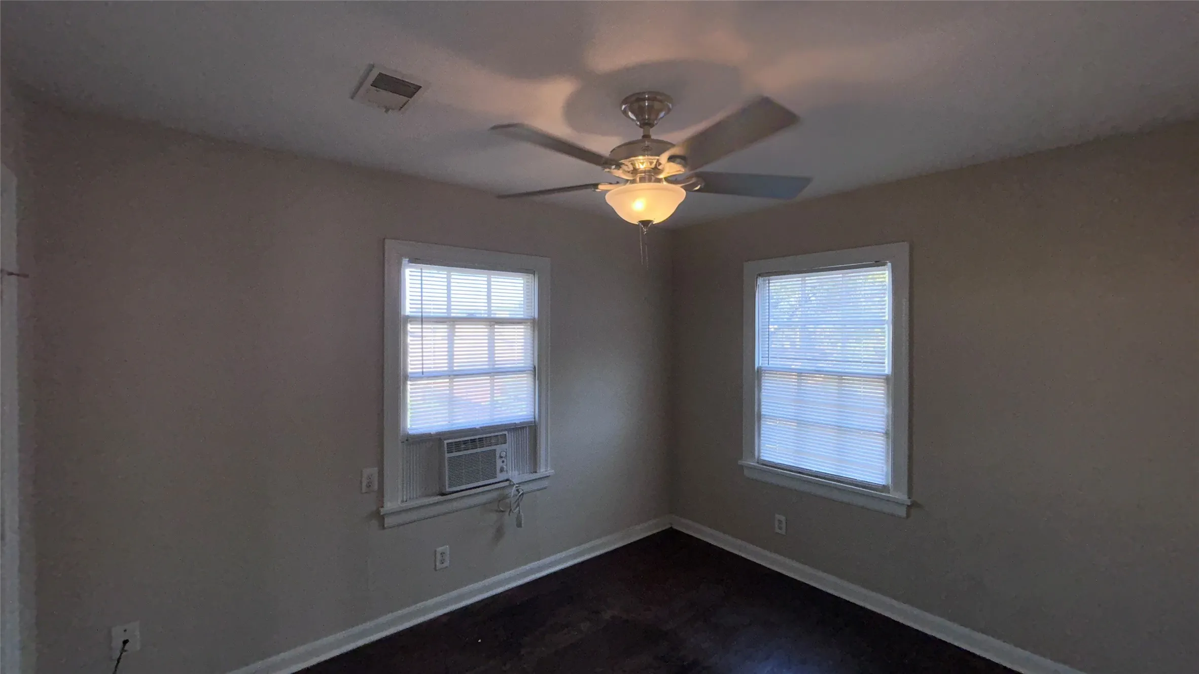 Single Family Residence For Rent in Tarrant County , 3600 Kell Street, Fort Worth, Texas 76109, 4 Bedroom, 3 Bathroom, 1 Garage spaces, 2,340 Sqft, built in 1946, mls#21292370, Real Estate Agent in Fort Worth, Homes For Rent in Tarrant county, Homes For Rent in Fort Worth, Realtor in Fort Worth Texas, Real Estate Brokerage Independent Realty Texas, Luminita Cordes Realtor