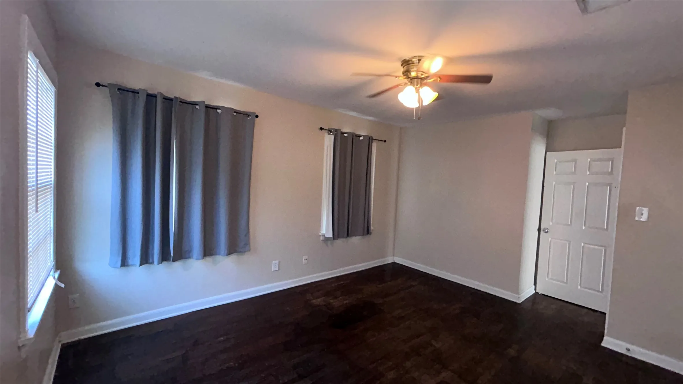 Single Family Residence For Rent in Tarrant County , 3600 Kell Street, Fort Worth, Texas 76109, 4 Bedroom, 3 Bathroom, 1 Garage spaces, 2,340 Sqft, built in 1946, mls#21292370, Real Estate Agent in Fort Worth, Homes For Rent in Tarrant county, Homes For Rent in Fort Worth, Realtor in Fort Worth Texas, Real Estate Brokerage Independent Realty Texas, Luminita Cordes Realtor