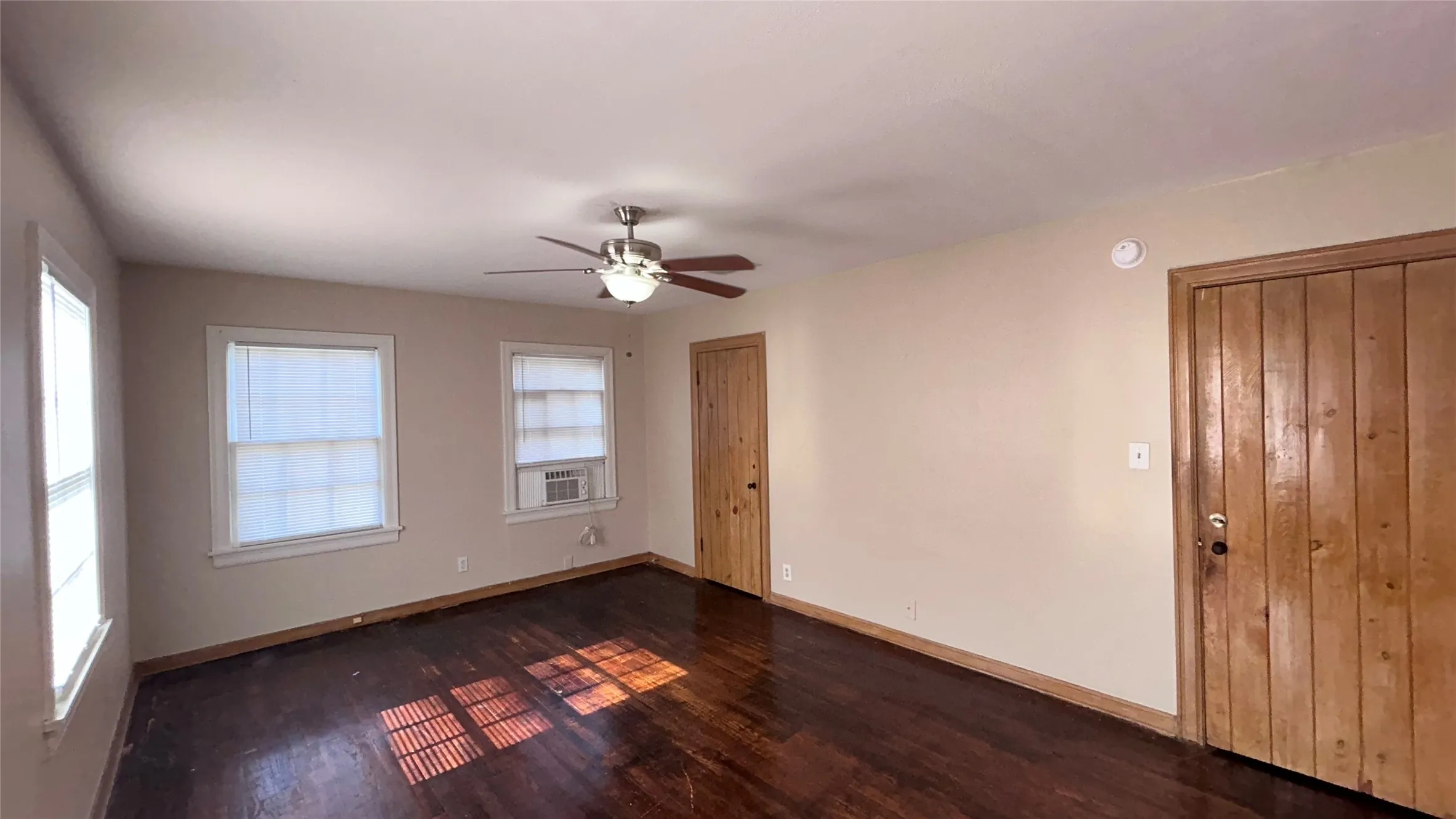 Single Family Residence For Rent in Tarrant County , 3600 Kell Street, Fort Worth, Texas 76109, 4 Bedroom, 3 Bathroom, 1 Garage spaces, 2,340 Sqft, built in 1946, mls#21292370, Real Estate Agent in Fort Worth, Homes For Rent in Tarrant county, Homes For Rent in Fort Worth, Realtor in Fort Worth Texas, Real Estate Brokerage Independent Realty Texas, Luminita Cordes Realtor