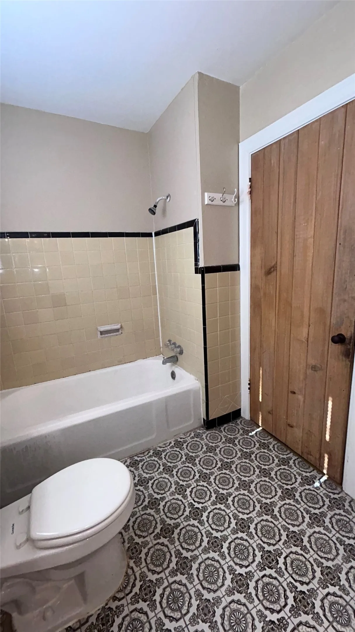 Single Family Residence For Rent in Tarrant County , 3600 Kell Street, Fort Worth, Texas 76109, 4 Bedroom, 3 Bathroom, 1 Garage spaces, 2,340 Sqft, built in 1946, mls#21292370, Real Estate Agent in Fort Worth, Homes For Rent in Tarrant county, Homes For Rent in Fort Worth, Realtor in Fort Worth Texas, Real Estate Brokerage Independent Realty Texas, Luminita Cordes Realtor