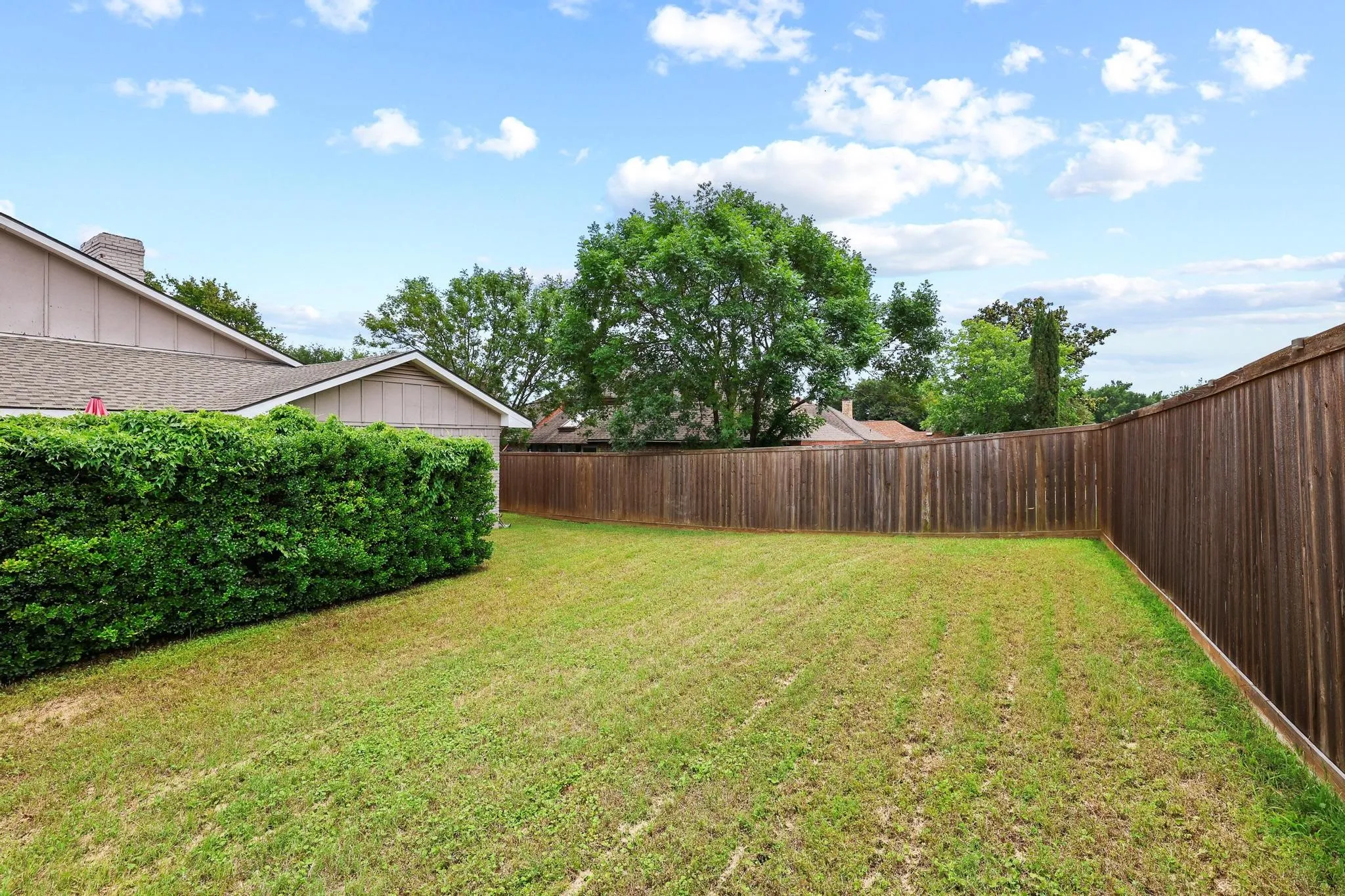 Single Family Residence For Sale in Collin County , 1925 Country Club Drive, Plano, Texas 75074, 3 Bedroom, 3 Bathroom, 2 Garage spaces, 2,151 Sqft, built in 1978, mls#21296073, Real Estate Agent in Plano, Homes For Sale in Collin county, Homes For Sale in Plano, Realtor in Plano Texas, Real Estate Brokerage Independent Realty Texas, Luminita Cordes Realtor