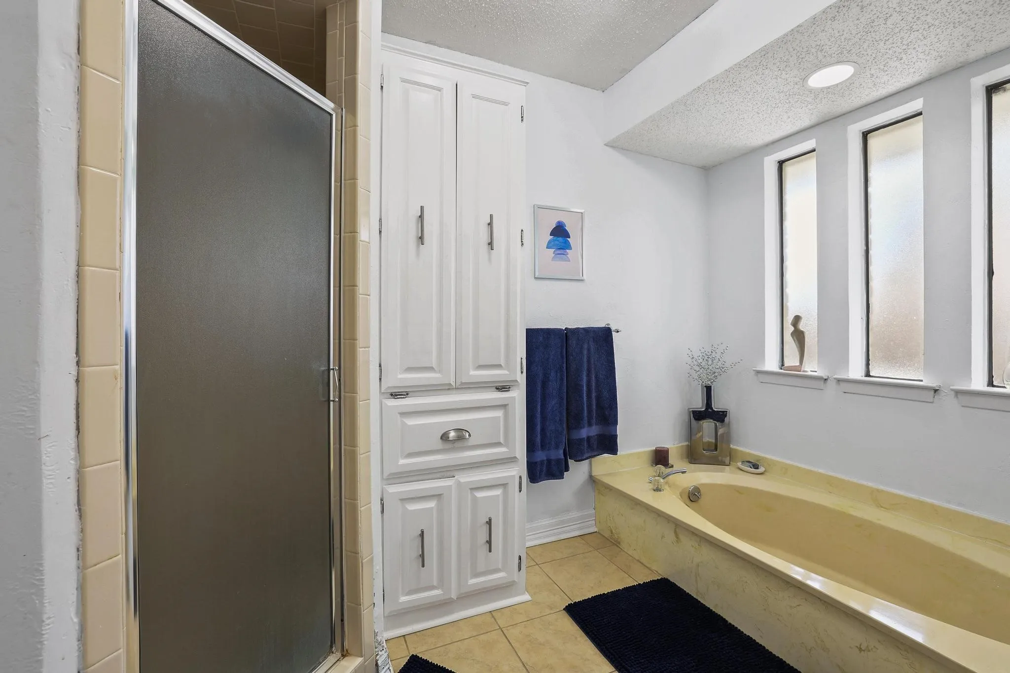 Single Family Residence For Sale in Collin County , 1925 Country Club Drive, Plano, Texas 75074, 3 Bedroom, 3 Bathroom, 2 Garage spaces, 2,151 Sqft, built in 1978, mls#21296073, Real Estate Agent in Plano, Homes For Sale in Collin county, Homes For Sale in Plano, Realtor in Plano Texas, Real Estate Brokerage Independent Realty Texas, Luminita Cordes Realtor