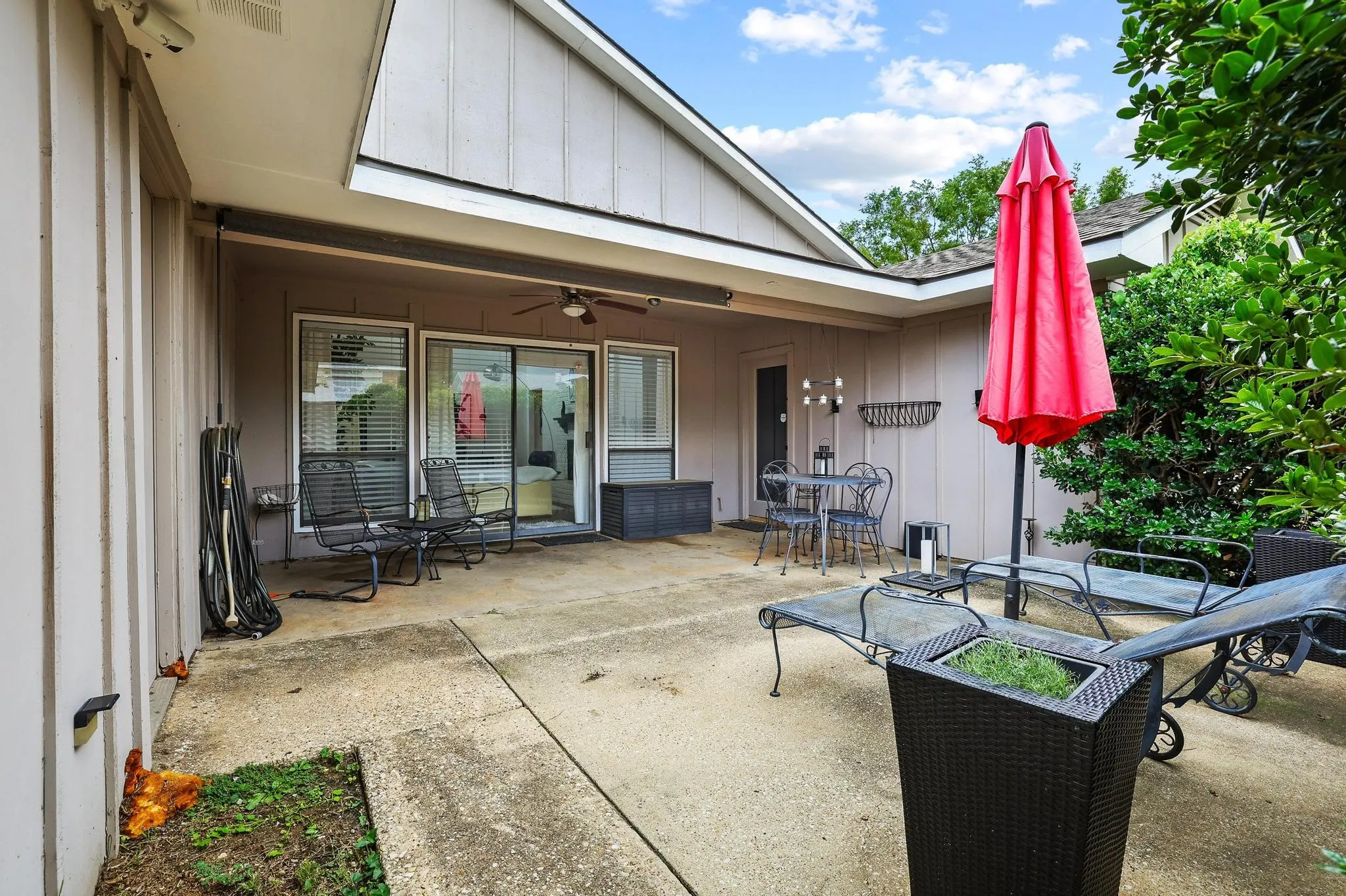 Single Family Residence For Sale in Collin County , 1925 Country Club Drive, Plano, Texas 75074, 3 Bedroom, 3 Bathroom, 2 Garage spaces, 2,151 Sqft, built in 1978, mls#21296073, Real Estate Agent in Plano, Homes For Sale in Collin county, Homes For Sale in Plano, Realtor in Plano Texas, Real Estate Brokerage Independent Realty Texas, Luminita Cordes Realtor