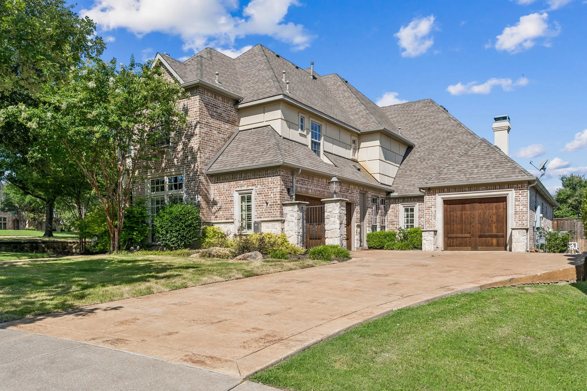 2601 Sir Castor Court is a gorgeous home that is nestled in Lewisville's Castle Hills community.