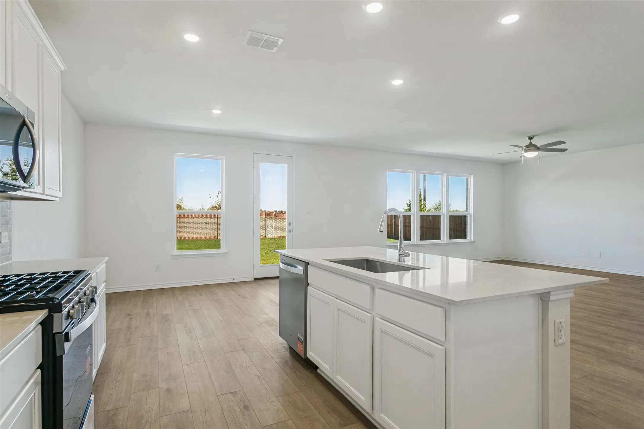 Single Family Residence For Sale in Denton County , 124 Hudson Lane, Justin, Texas 76247, 3 Bedroom, 2 Bathroom, 2 Garage spaces, 2,091 Sqft, built in 2026, mls#21296778, Real Estate Agent in Justin, Homes For Sale in Denton county, Homes For Sale in Justin, Realtor in Justin Texas, Real Estate Brokerage Independent Realty Texas, Luminita Cordes Realtor