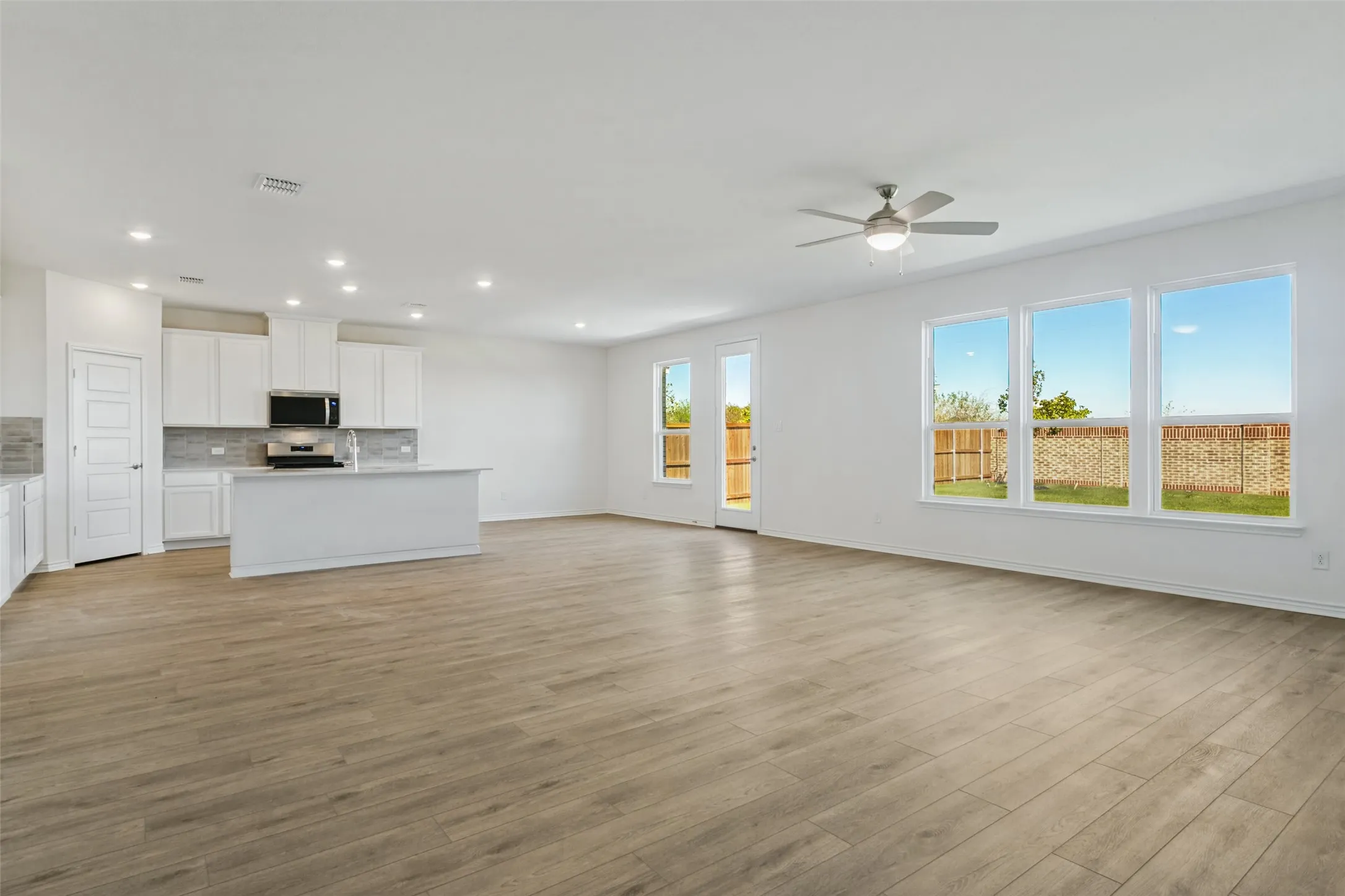 Single Family Residence For Sale in Denton County , 124 Hudson Lane, Justin, Texas 76247, 3 Bedroom, 2 Bathroom, 2 Garage spaces, 2,091 Sqft, built in 2026, mls#21296778, Real Estate Agent in Justin, Homes For Sale in Denton county, Homes For Sale in Justin, Realtor in Justin Texas, Real Estate Brokerage Independent Realty Texas, Luminita Cordes Realtor