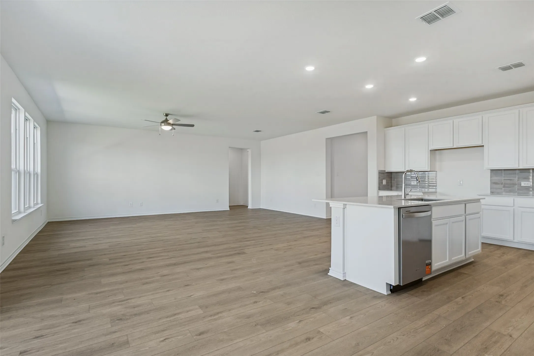 Single Family Residence For Sale in Denton County , 124 Hudson Lane, Justin, Texas 76247, 3 Bedroom, 2 Bathroom, 2 Garage spaces, 2,091 Sqft, built in 2026, mls#21296778, Real Estate Agent in Justin, Homes For Sale in Denton county, Homes For Sale in Justin, Realtor in Justin Texas, Real Estate Brokerage Independent Realty Texas, Luminita Cordes Realtor