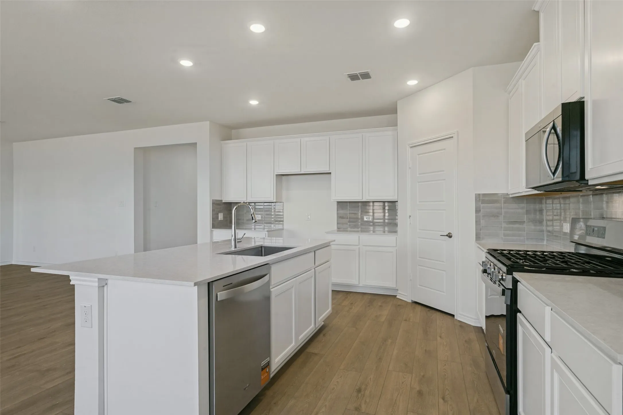 Single Family Residence For Sale in Denton County , 124 Hudson Lane, Justin, Texas 76247, 3 Bedroom, 2 Bathroom, 2 Garage spaces, 2,091 Sqft, built in 2026, mls#21296778, Real Estate Agent in Justin, Homes For Sale in Denton county, Homes For Sale in Justin, Realtor in Justin Texas, Real Estate Brokerage Independent Realty Texas, Luminita Cordes Realtor