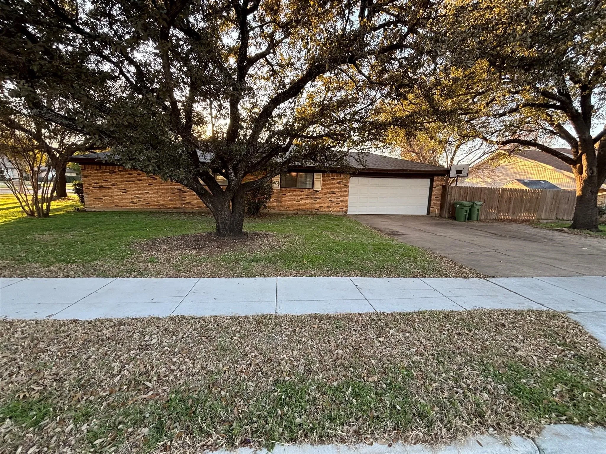 Single Family Residence For Sale in Tarrant County , 6533 Riviera Drive, North Richland Hills, Texas 76180, 4 Bedroom, 3 Bathroom, 2 Garage spaces, 2,362 Sqft, built in 1979, mls#21285713, Real Estate Agent in North Richland Hills, Homes For Sale in Tarrant county, Homes For Sale in North Richland Hills, Realtor in North Richland Hills Texas, Real Estate Brokerage Independent Realty Texas, Luminita Cordes Realtor