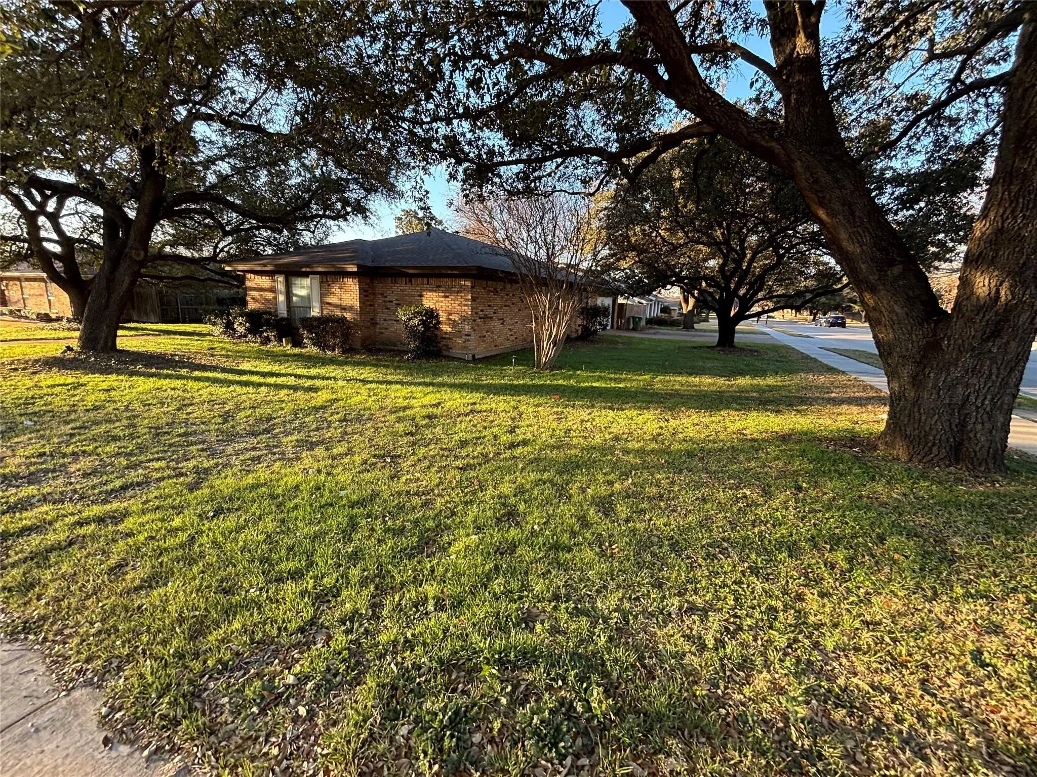Single Family Residence For Sale in Tarrant County , 6533 Riviera Drive, North Richland Hills, Texas 76180, 4 Bedroom, 3 Bathroom, 2 Garage spaces, 2,362 Sqft, built in 1979, mls#21285713, Real Estate Agent in North Richland Hills, Homes For Sale in Tarrant county, Homes For Sale in North Richland Hills, Realtor in North Richland Hills Texas, Real Estate Brokerage Independent Realty Texas, Luminita Cordes Realtor