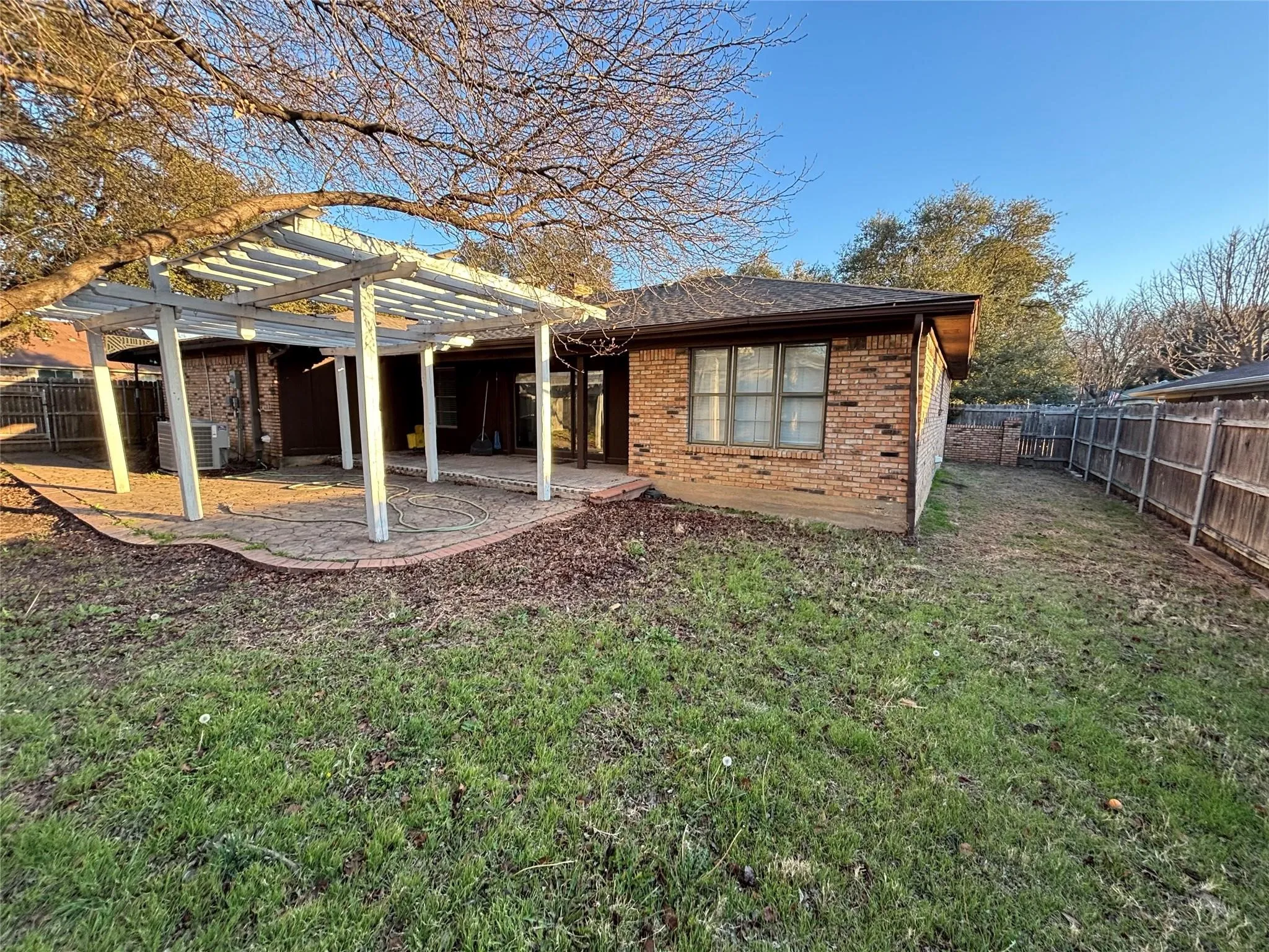Single Family Residence For Sale in Tarrant County , 6533 Riviera Drive, North Richland Hills, Texas 76180, 4 Bedroom, 3 Bathroom, 2 Garage spaces, 2,362 Sqft, built in 1979, mls#21285713, Real Estate Agent in North Richland Hills, Homes For Sale in Tarrant county, Homes For Sale in North Richland Hills, Realtor in North Richland Hills Texas, Real Estate Brokerage Independent Realty Texas, Luminita Cordes Realtor