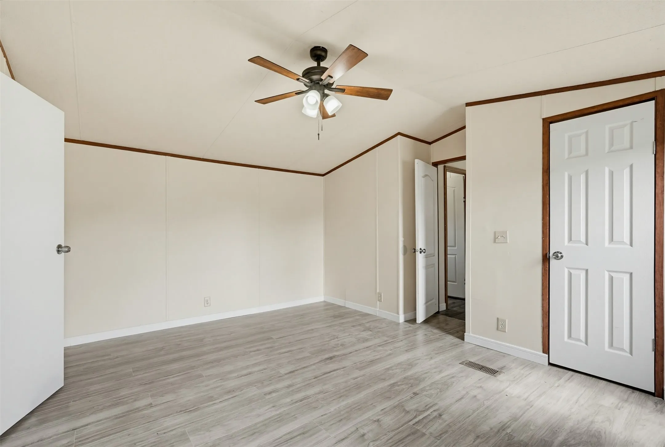 Manufactured Home For Sale in Johnson County , 7009 Karen Lane, Joshua, Texas 76058, 3 Bedroom, 2 Bathroom, Garage spaces, 1,216 Sqft, built in 1998, mls#21296804, Real Estate Agent in Joshua, Homes For Sale in Johnson county, Homes For Sale in Joshua, Realtor in Joshua Texas, Real Estate Brokerage Independent Realty Texas, Luminita Cordes Realtor