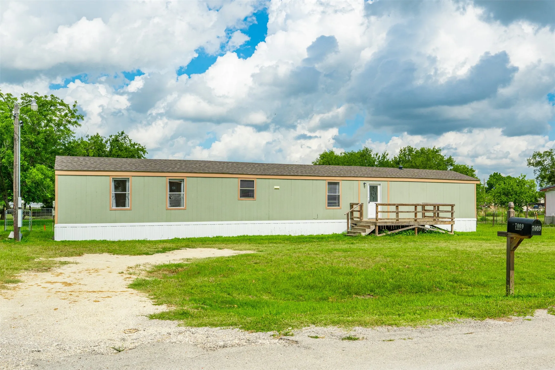 Manufactured Home For Sale in Johnson County , 7009 Karen Lane, Joshua, Texas 76058, 3 Bedroom, 2 Bathroom, Garage spaces, 1,216 Sqft, built in 1998, mls#21296804, Real Estate Agent in Joshua, Homes For Sale in Johnson county, Homes For Sale in Joshua, Realtor in Joshua Texas, Real Estate Brokerage Independent Realty Texas, Luminita Cordes Realtor