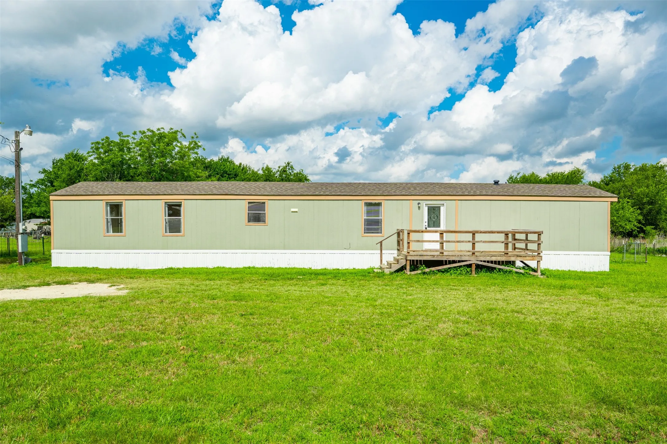 Manufactured Home For Sale in Johnson County , 7009 Karen Lane, Joshua, Texas 76058, 3 Bedroom, 2 Bathroom, Garage spaces, 1,216 Sqft, built in 1998, mls#21296804, Real Estate Agent in Joshua, Homes For Sale in Johnson county, Homes For Sale in Joshua, Realtor in Joshua Texas, Real Estate Brokerage Independent Realty Texas, Luminita Cordes Realtor