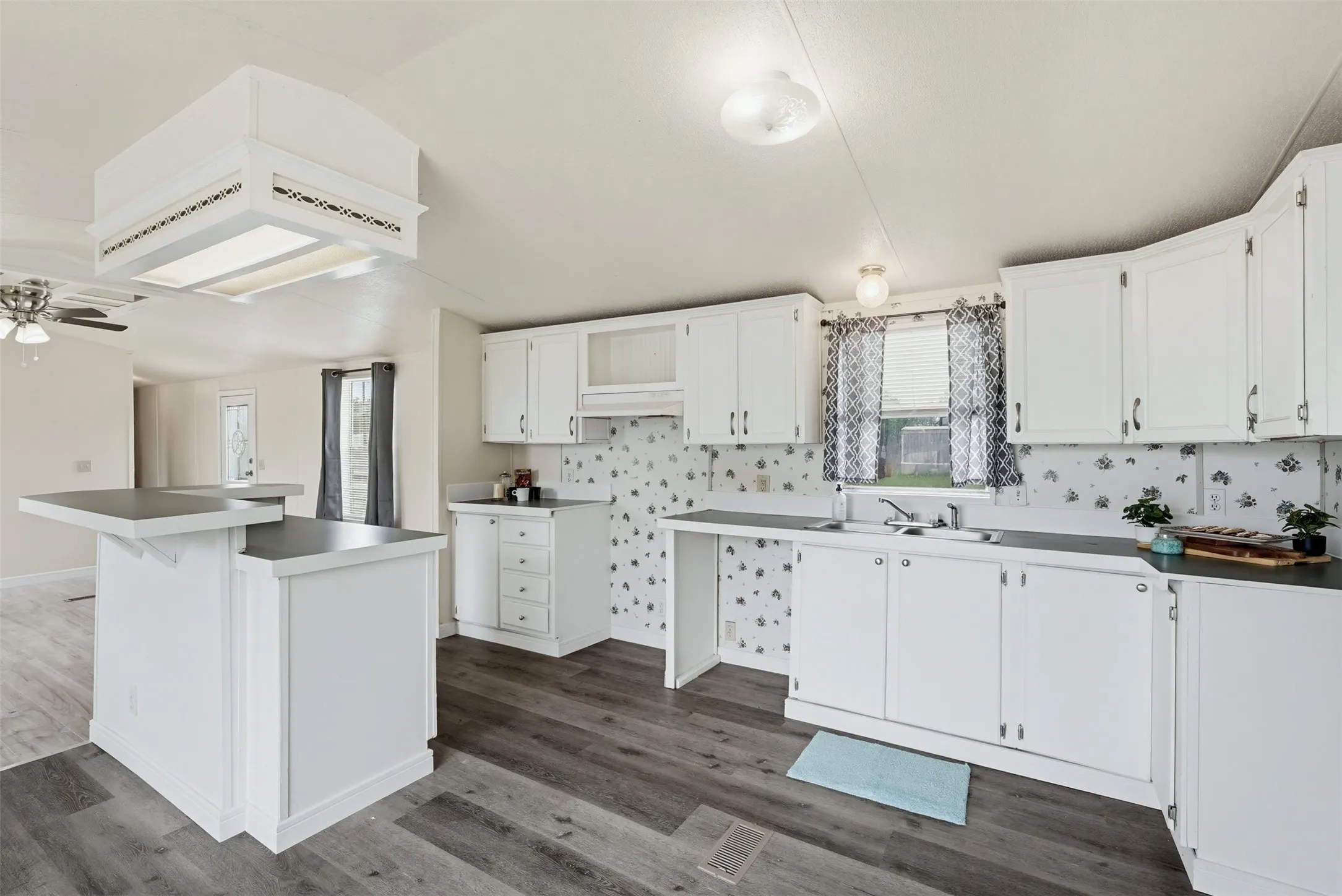 Manufactured Home For Sale in Johnson County , 7009 Karen Lane, Joshua, Texas 76058, 3 Bedroom, 2 Bathroom, Garage spaces, 1,216 Sqft, built in 1998, mls#21296804, Real Estate Agent in Joshua, Homes For Sale in Johnson county, Homes For Sale in Joshua, Realtor in Joshua Texas, Real Estate Brokerage Independent Realty Texas, Luminita Cordes Realtor