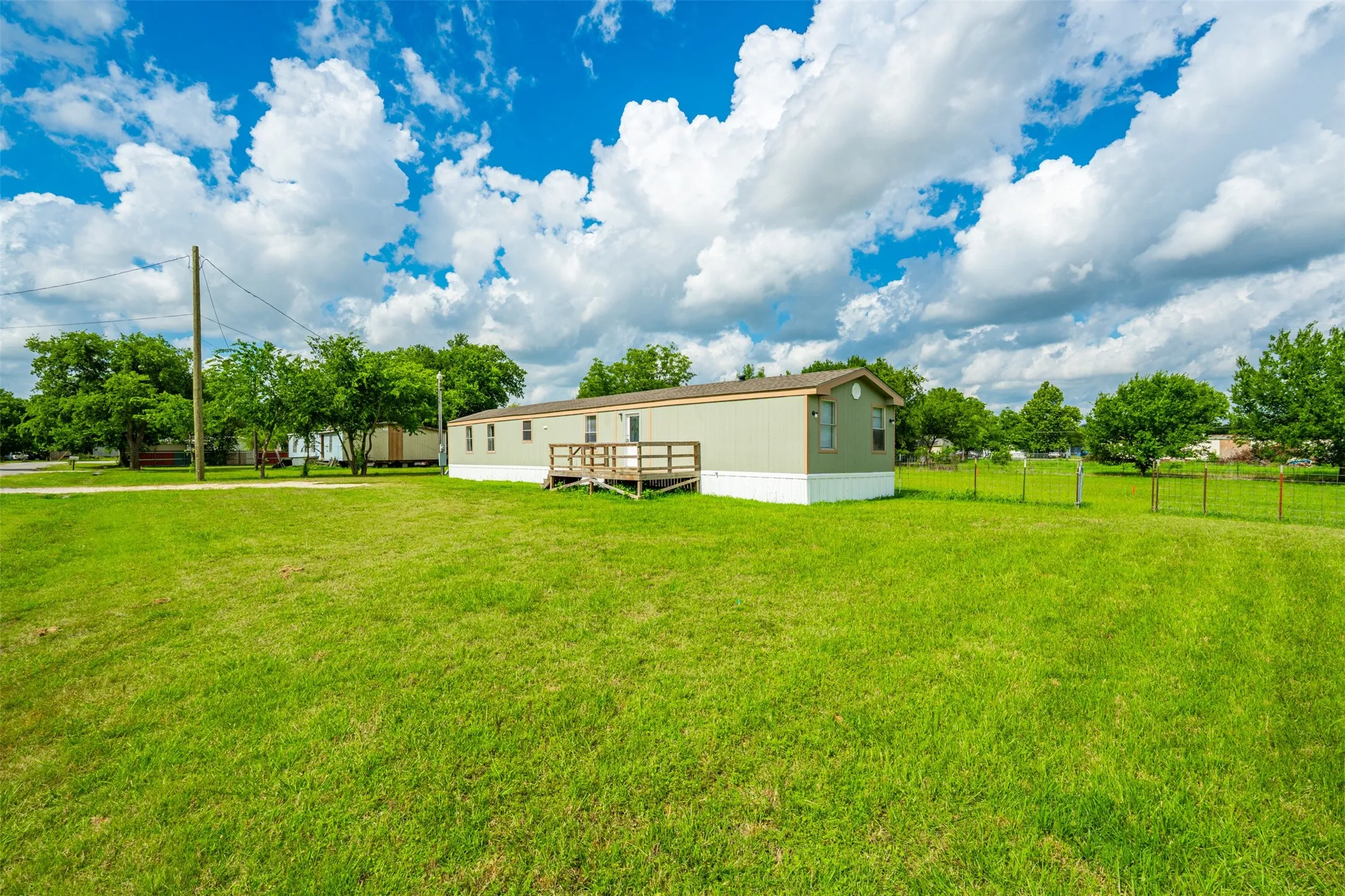 Manufactured Home For Sale in Johnson County , 7009 Karen Lane, Joshua, Texas 76058, 3 Bedroom, 2 Bathroom, Garage spaces, 1,216 Sqft, built in 1998, mls#21296804, Real Estate Agent in Joshua, Homes For Sale in Johnson county, Homes For Sale in Joshua, Realtor in Joshua Texas, Real Estate Brokerage Independent Realty Texas, Luminita Cordes Realtor