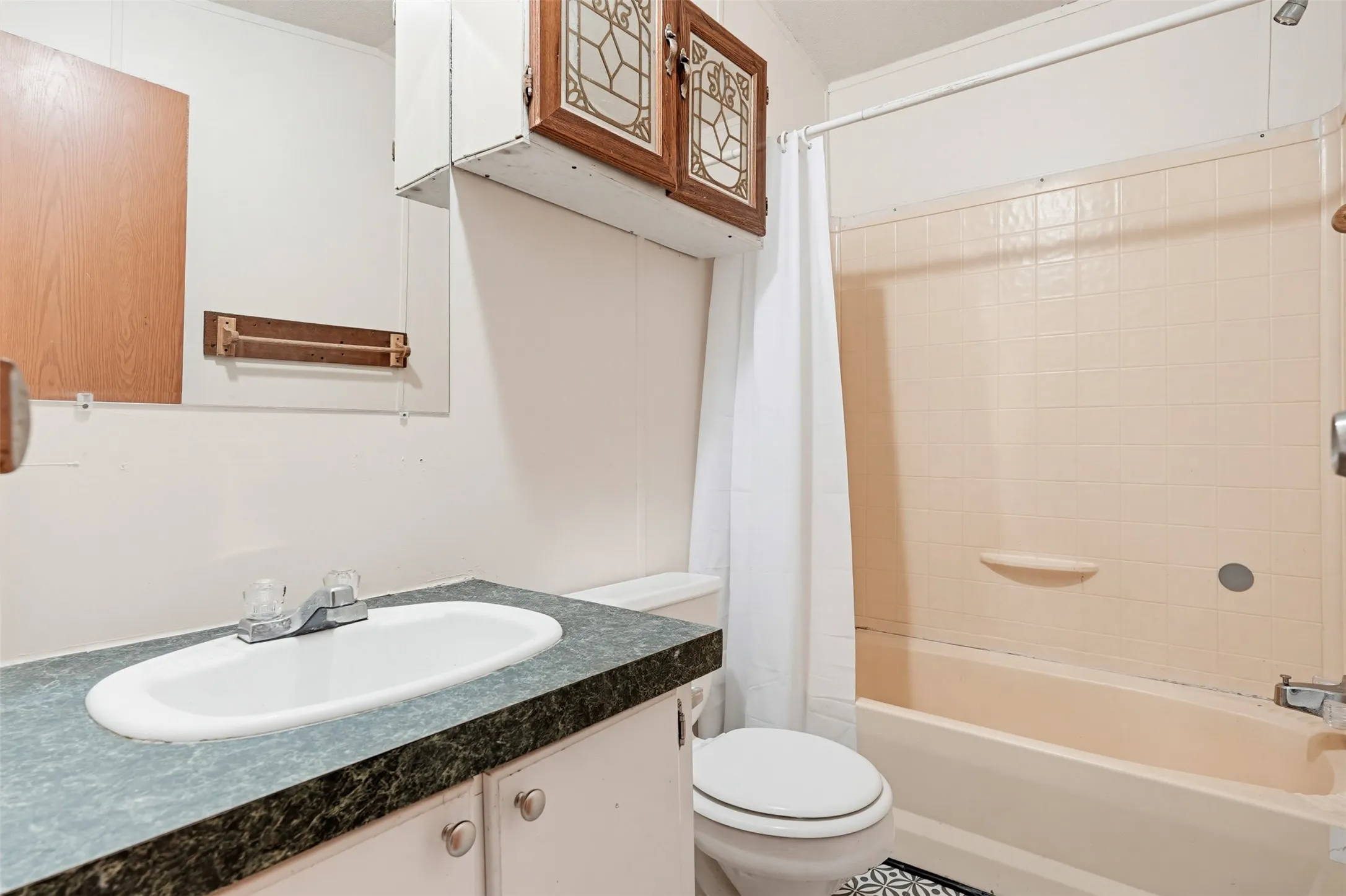Manufactured Home For Sale in Johnson County , 7009 Karen Lane, Joshua, Texas 76058, 3 Bedroom, 2 Bathroom, Garage spaces, 1,216 Sqft, built in 1998, mls#21296804, Real Estate Agent in Joshua, Homes For Sale in Johnson county, Homes For Sale in Joshua, Realtor in Joshua Texas, Real Estate Brokerage Independent Realty Texas, Luminita Cordes Realtor
