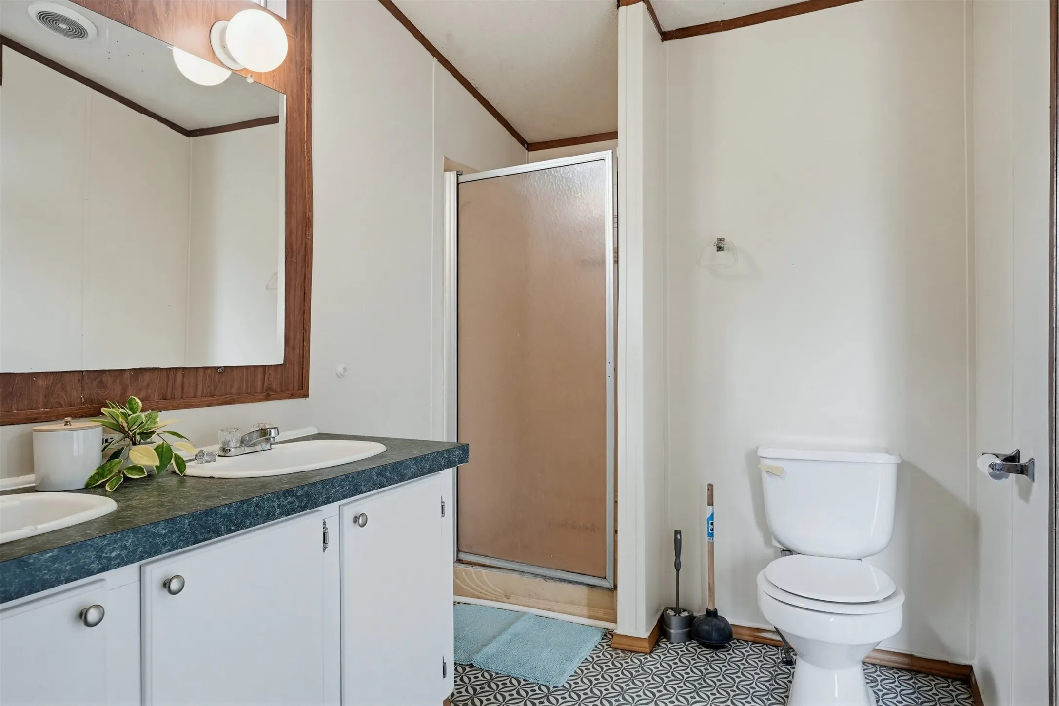 Manufactured Home For Sale in Johnson County , 7009 Karen Lane, Joshua, Texas 76058, 3 Bedroom, 2 Bathroom, Garage spaces, 1,216 Sqft, built in 1998, mls#21296804, Real Estate Agent in Joshua, Homes For Sale in Johnson county, Homes For Sale in Joshua, Realtor in Joshua Texas, Real Estate Brokerage Independent Realty Texas, Luminita Cordes Realtor