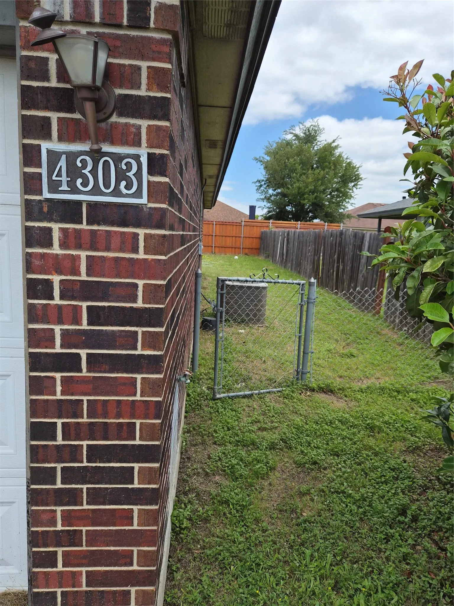 Single Family Residence For Sale in Bell County , 4303 Rifle Drive, Killeen, Texas 76542, 3 Bedrooms, 2 Bathrooms, 2 Garage spaces, 1,291 Sqft, built in 1995, Price $165,000, mls#21296889, Real Estate Agent in Killeen, Homes For Sale in Bell county, Homes For Sale in Killeen, Realtor in Killeen Texas, Real Estate Brokerage Independent Realty Texas, Luminita Cordes Realtor