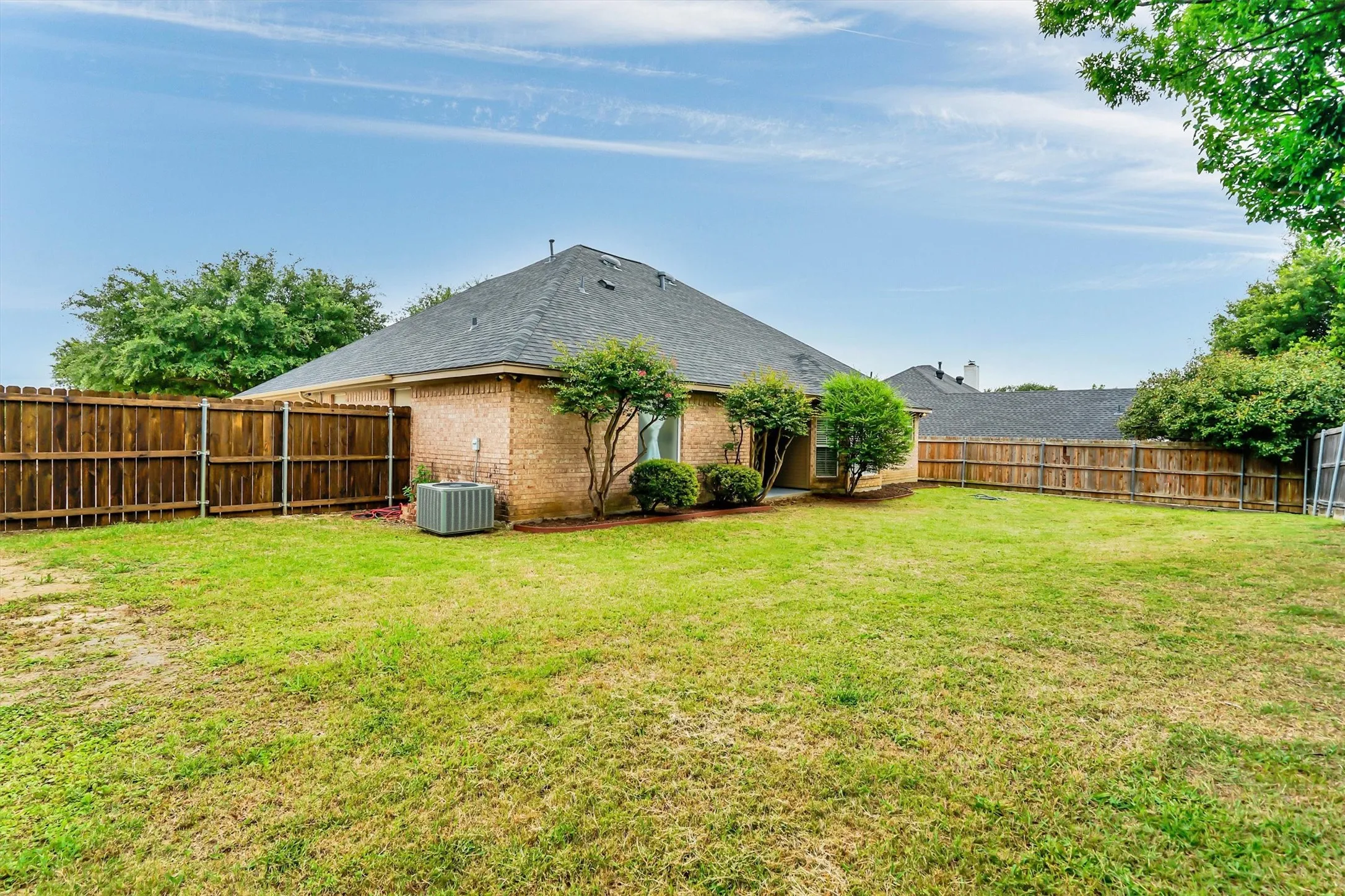 Single Family Residence For Sale in Johnson County , 428 Shelby Drive, Burleson, Texas 76028, 3 Bedroom, 2 Bathroom, 2 Garage spaces, 1,838 Sqft, built in 1996, mls#21294548, Real Estate Agent in Burleson, Homes For Sale in Johnson county, Homes For Sale in Burleson, Realtor in Burleson Texas, Real Estate Brokerage Independent Realty Texas, Luminita Cordes Realtor