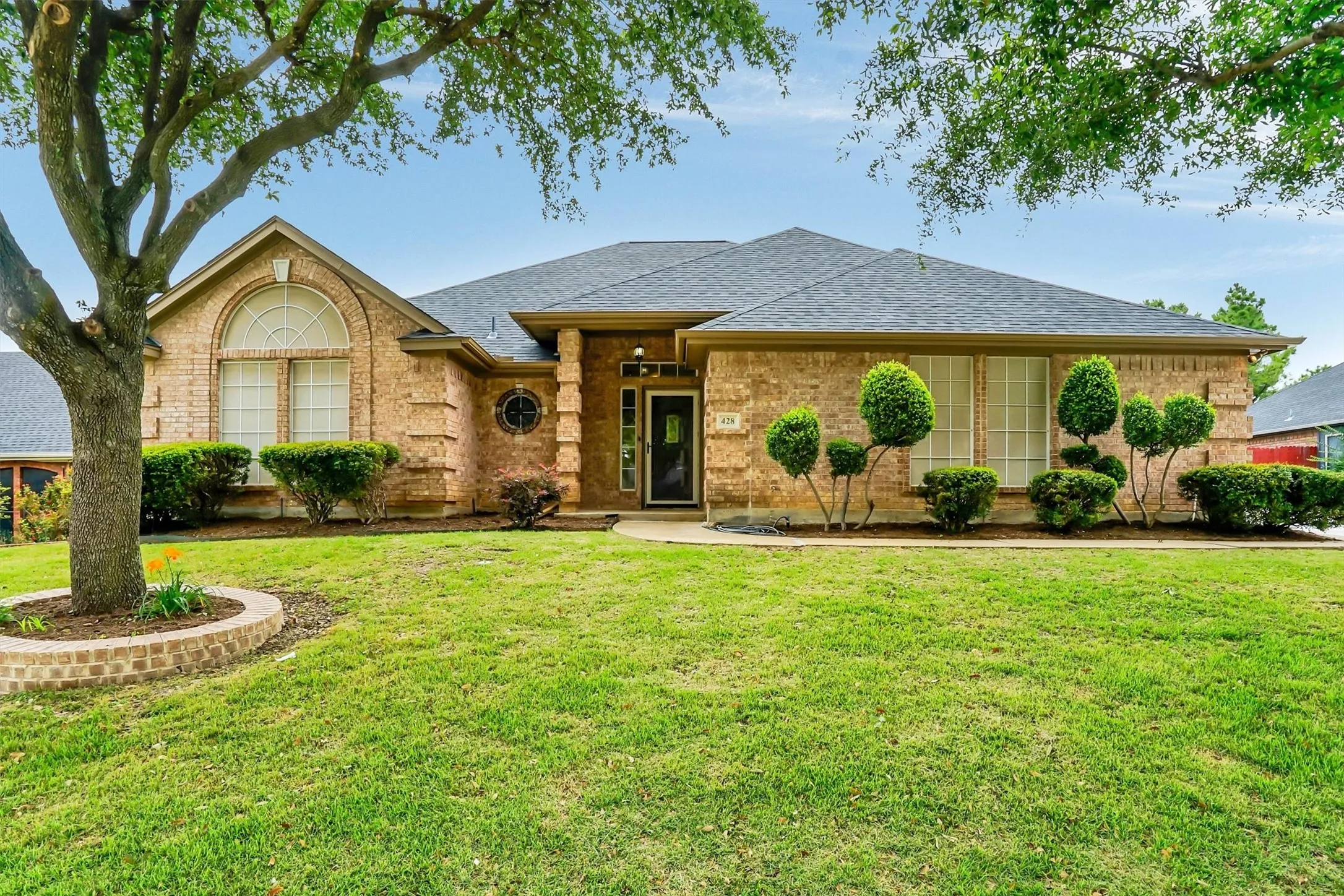 Single Family Residence For Sale in Johnson County , 428 Shelby Drive, Burleson, Texas 76028, 3 Bedroom, 2 Bathroom, 2 Garage spaces, 1,838 Sqft, built in 1996, mls#21294548, Real Estate Agent in Burleson, Homes For Sale in Johnson county, Homes For Sale in Burleson, Realtor in Burleson Texas, Real Estate Brokerage Independent Realty Texas, Luminita Cordes Realtor