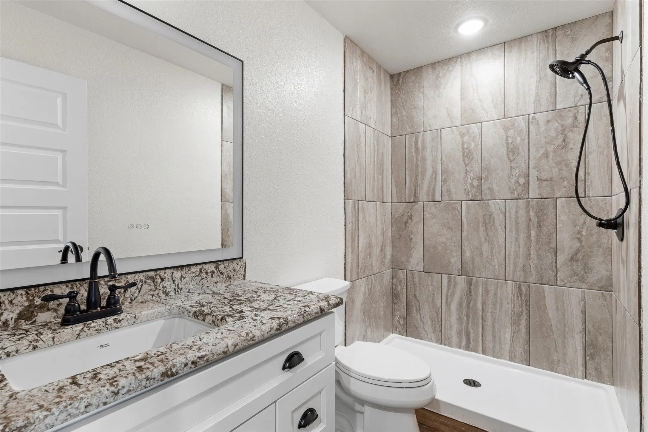 Single Family Residence For Sale in Johnson County , 1754 Riverview Drive, Cleburne, Texas 76033, 4 Bedroom, 3 Bathroom, 2 Garage spaces, 3,178 Sqft, built in 2023, mls#21295617, Real Estate Agent in Cleburne, Homes For Sale in Johnson county, Homes For Sale in Cleburne, Realtor in Cleburne Texas, Real Estate Brokerage Independent Realty Texas, Luminita Cordes Realtor