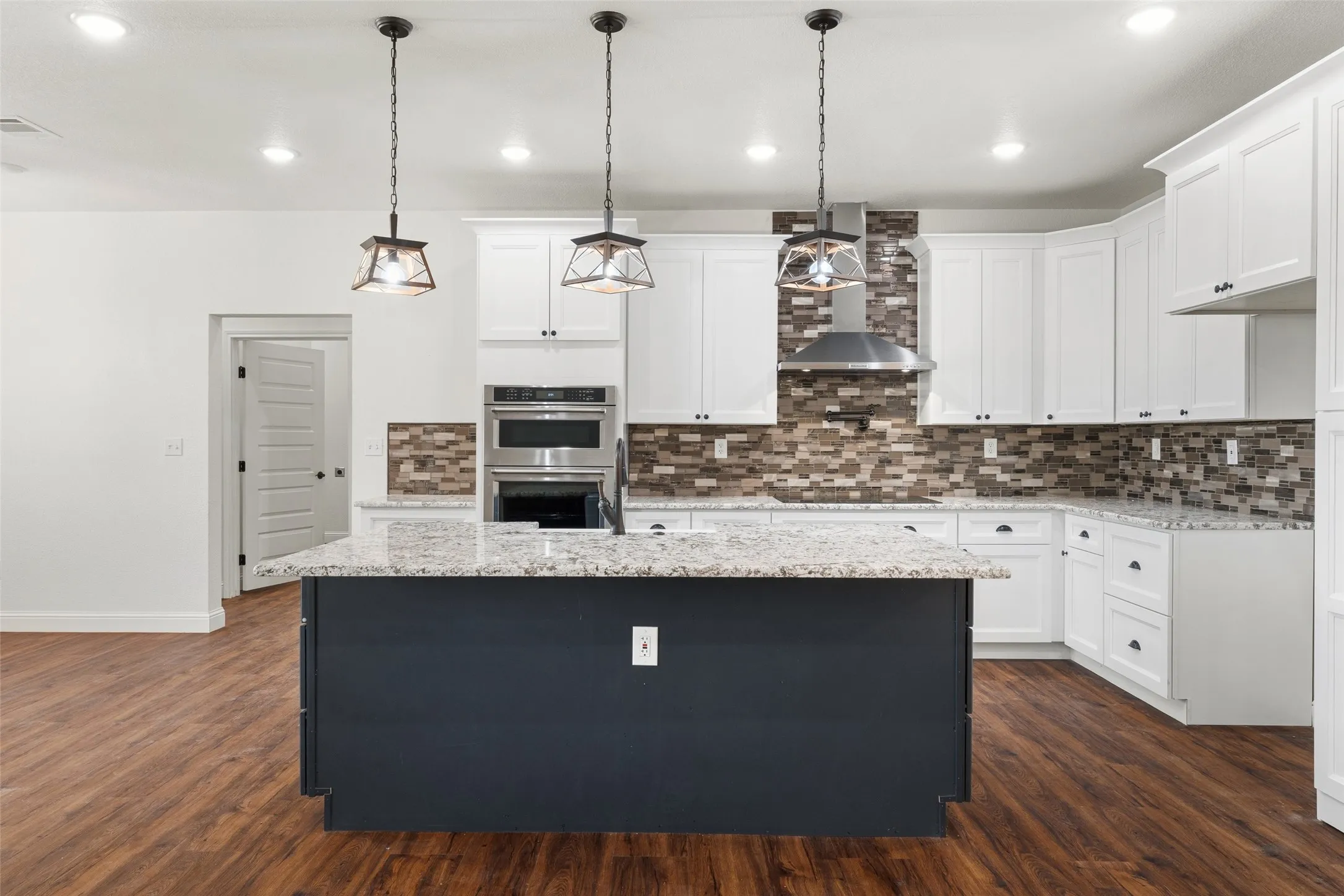 Single Family Residence For Sale in Johnson County , 1754 Riverview Drive, Cleburne, Texas 76033, 4 Bedroom, 3 Bathroom, 2 Garage spaces, 3,178 Sqft, built in 2023, mls#21295617, Real Estate Agent in Cleburne, Homes For Sale in Johnson county, Homes For Sale in Cleburne, Realtor in Cleburne Texas, Real Estate Brokerage Independent Realty Texas, Luminita Cordes Realtor