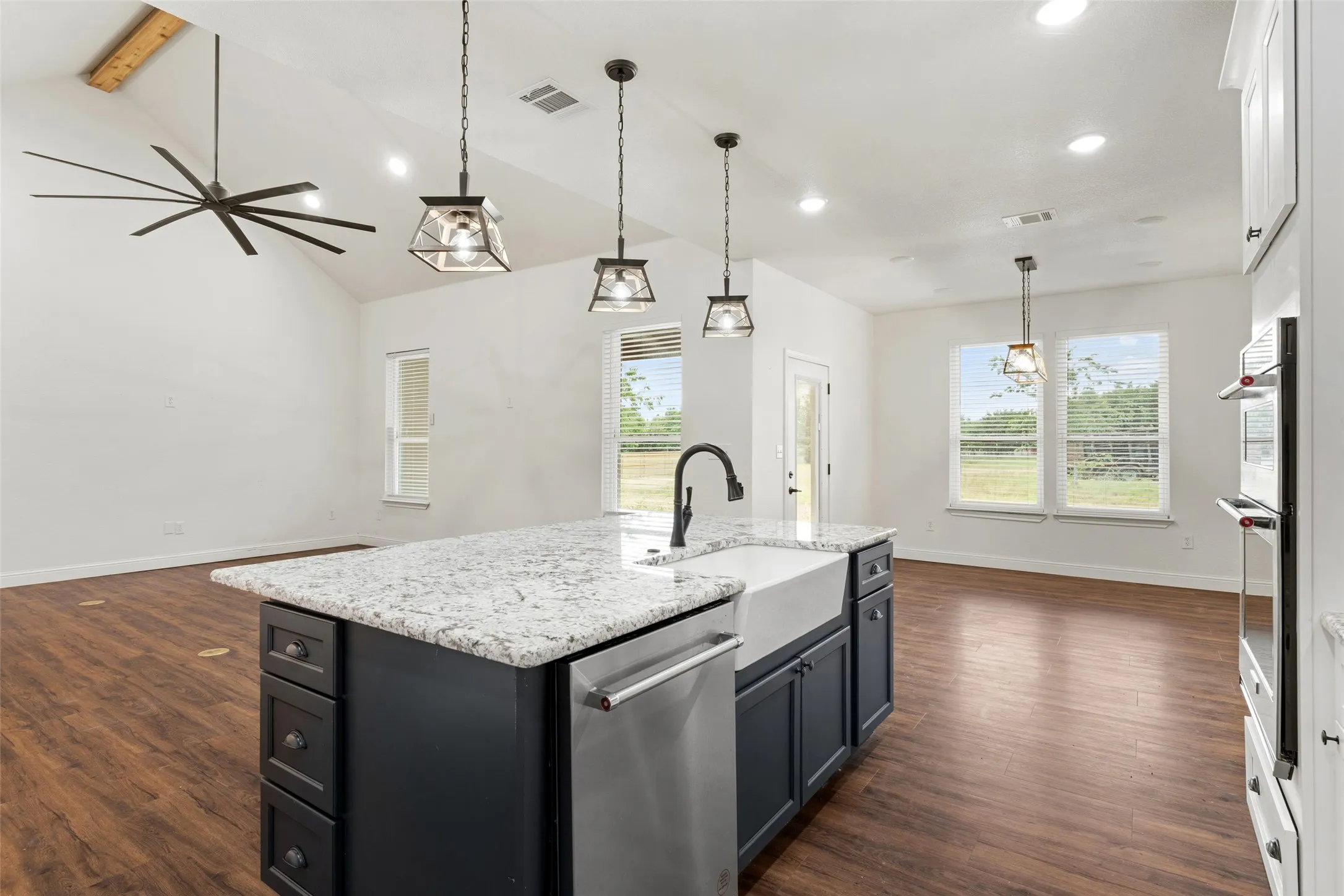 Single Family Residence For Sale in Johnson County , 1754 Riverview Drive, Cleburne, Texas 76033, 4 Bedroom, 3 Bathroom, 2 Garage spaces, 3,178 Sqft, built in 2023, mls#21295617, Real Estate Agent in Cleburne, Homes For Sale in Johnson county, Homes For Sale in Cleburne, Realtor in Cleburne Texas, Real Estate Brokerage Independent Realty Texas, Luminita Cordes Realtor