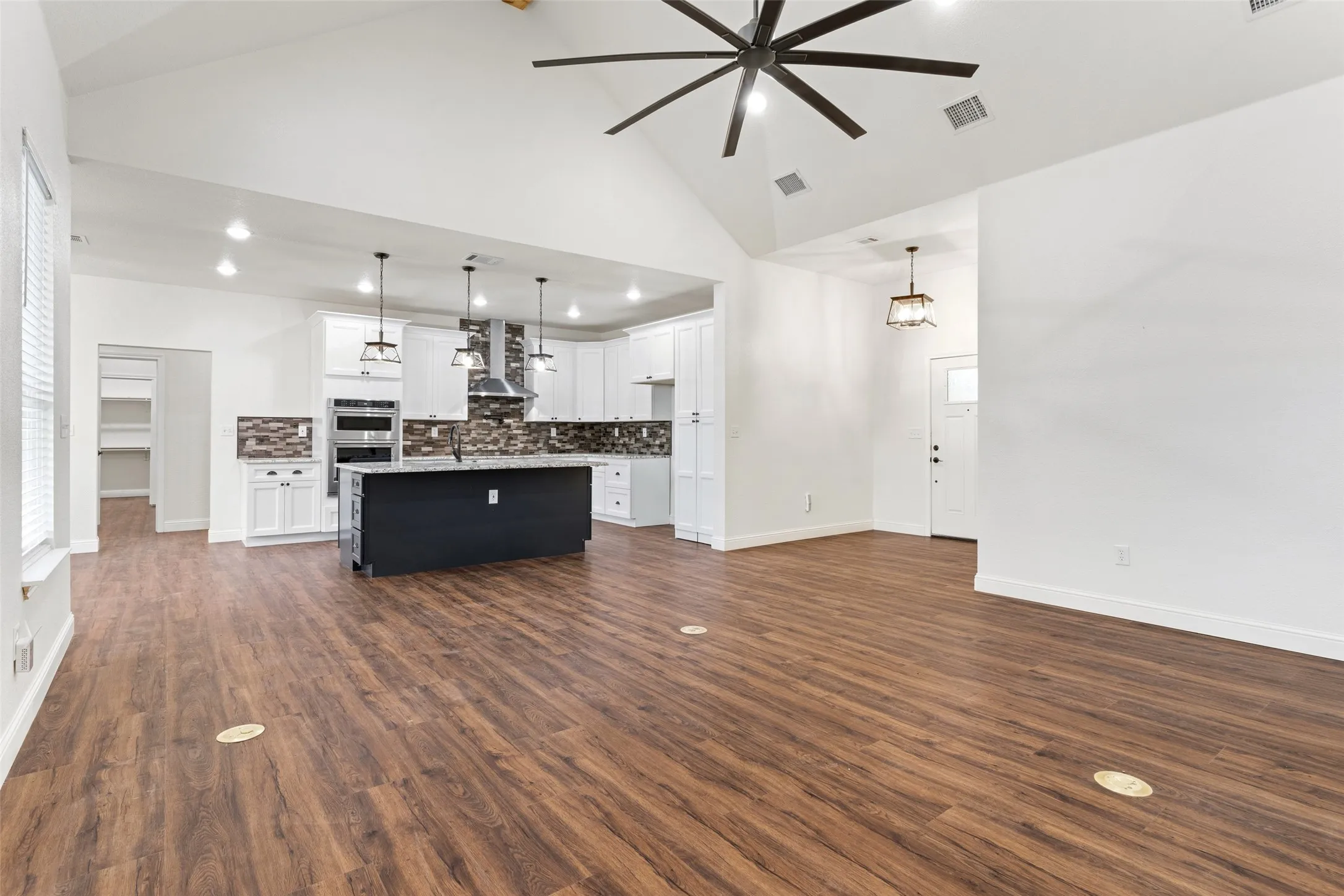 Single Family Residence For Sale in Johnson County , 1754 Riverview Drive, Cleburne, Texas 76033, 4 Bedroom, 3 Bathroom, 2 Garage spaces, 3,178 Sqft, built in 2023, mls#21295617, Real Estate Agent in Cleburne, Homes For Sale in Johnson county, Homes For Sale in Cleburne, Realtor in Cleburne Texas, Real Estate Brokerage Independent Realty Texas, Luminita Cordes Realtor