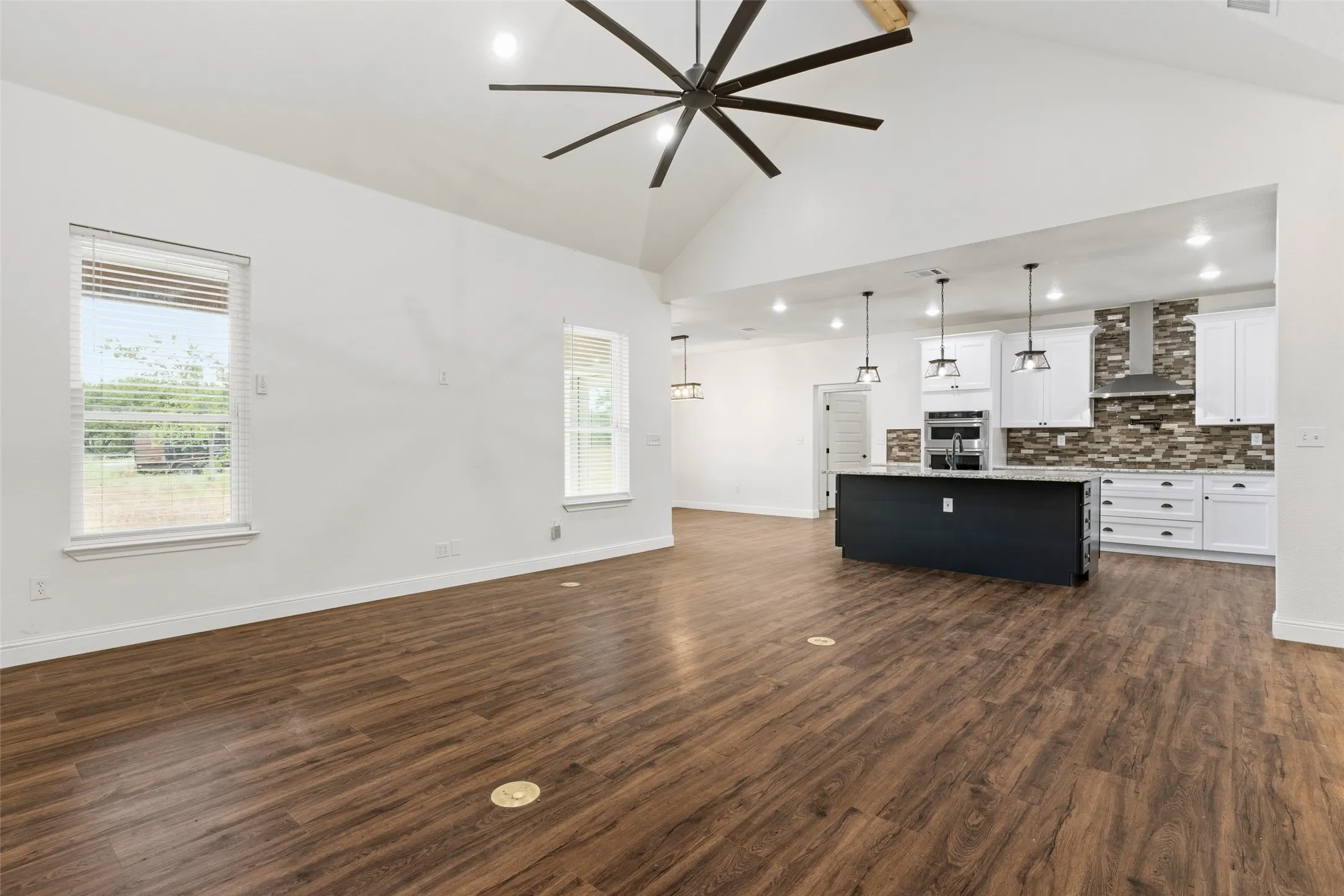 Single Family Residence For Sale in Johnson County , 1754 Riverview Drive, Cleburne, Texas 76033, 4 Bedroom, 3 Bathroom, 2 Garage spaces, 3,178 Sqft, built in 2023, mls#21295617, Real Estate Agent in Cleburne, Homes For Sale in Johnson county, Homes For Sale in Cleburne, Realtor in Cleburne Texas, Real Estate Brokerage Independent Realty Texas, Luminita Cordes Realtor