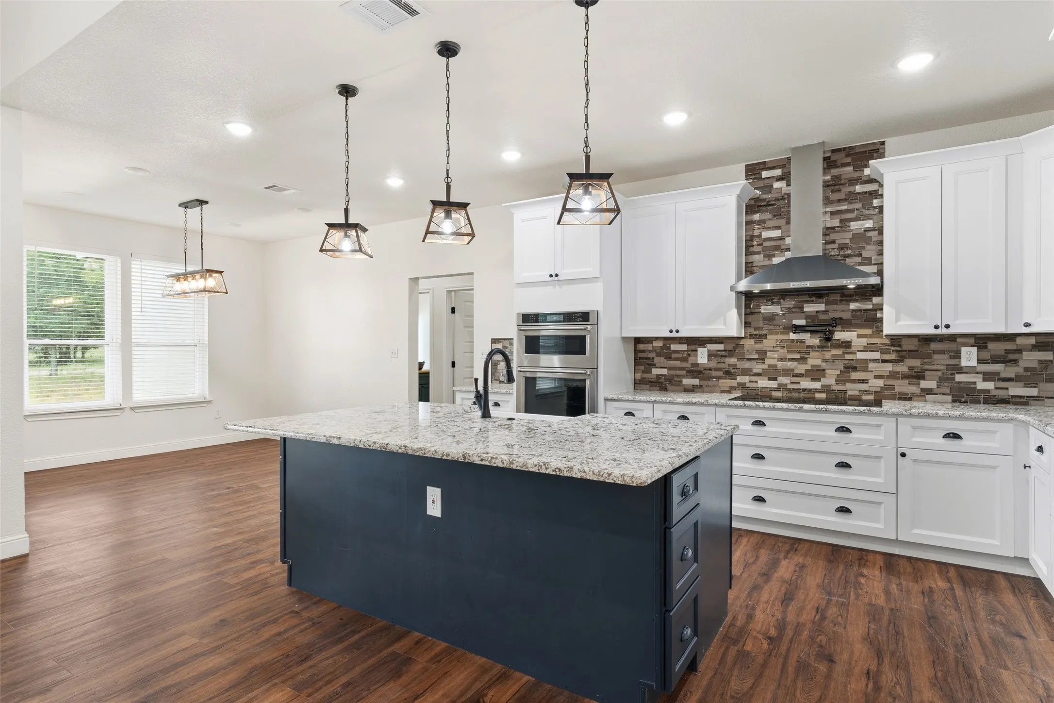 Single Family Residence For Sale in Johnson County , 1754 Riverview Drive, Cleburne, Texas 76033, 4 Bedroom, 3 Bathroom, 2 Garage spaces, 3,178 Sqft, built in 2023, mls#21295617, Real Estate Agent in Cleburne, Homes For Sale in Johnson county, Homes For Sale in Cleburne, Realtor in Cleburne Texas, Real Estate Brokerage Independent Realty Texas, Luminita Cordes Realtor