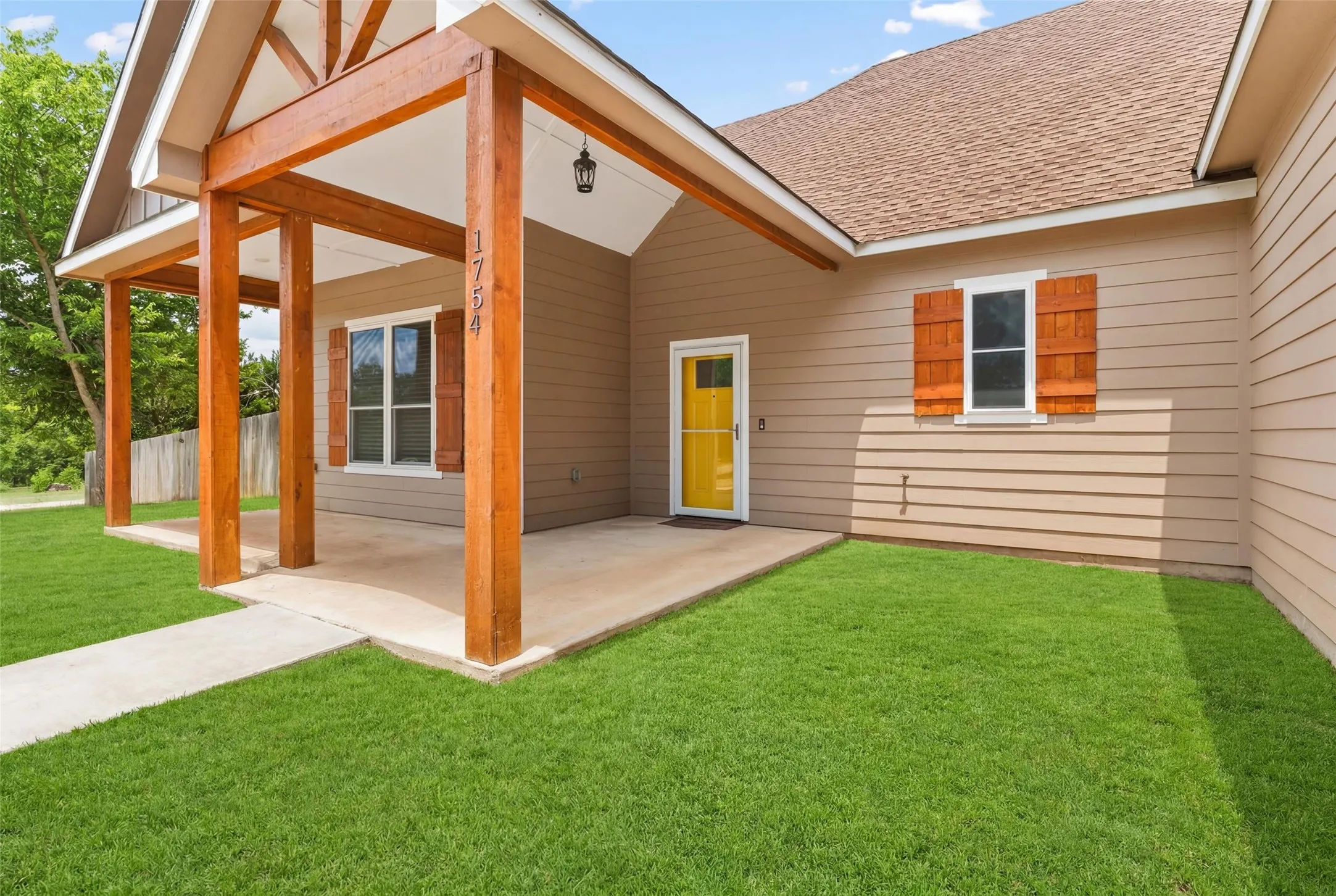 Single Family Residence For Sale in Johnson County , 1754 Riverview Drive, Cleburne, Texas 76033, 4 Bedroom, 3 Bathroom, 2 Garage spaces, 3,178 Sqft, built in 2023, mls#21295617, Real Estate Agent in Cleburne, Homes For Sale in Johnson county, Homes For Sale in Cleburne, Realtor in Cleburne Texas, Real Estate Brokerage Independent Realty Texas, Luminita Cordes Realtor