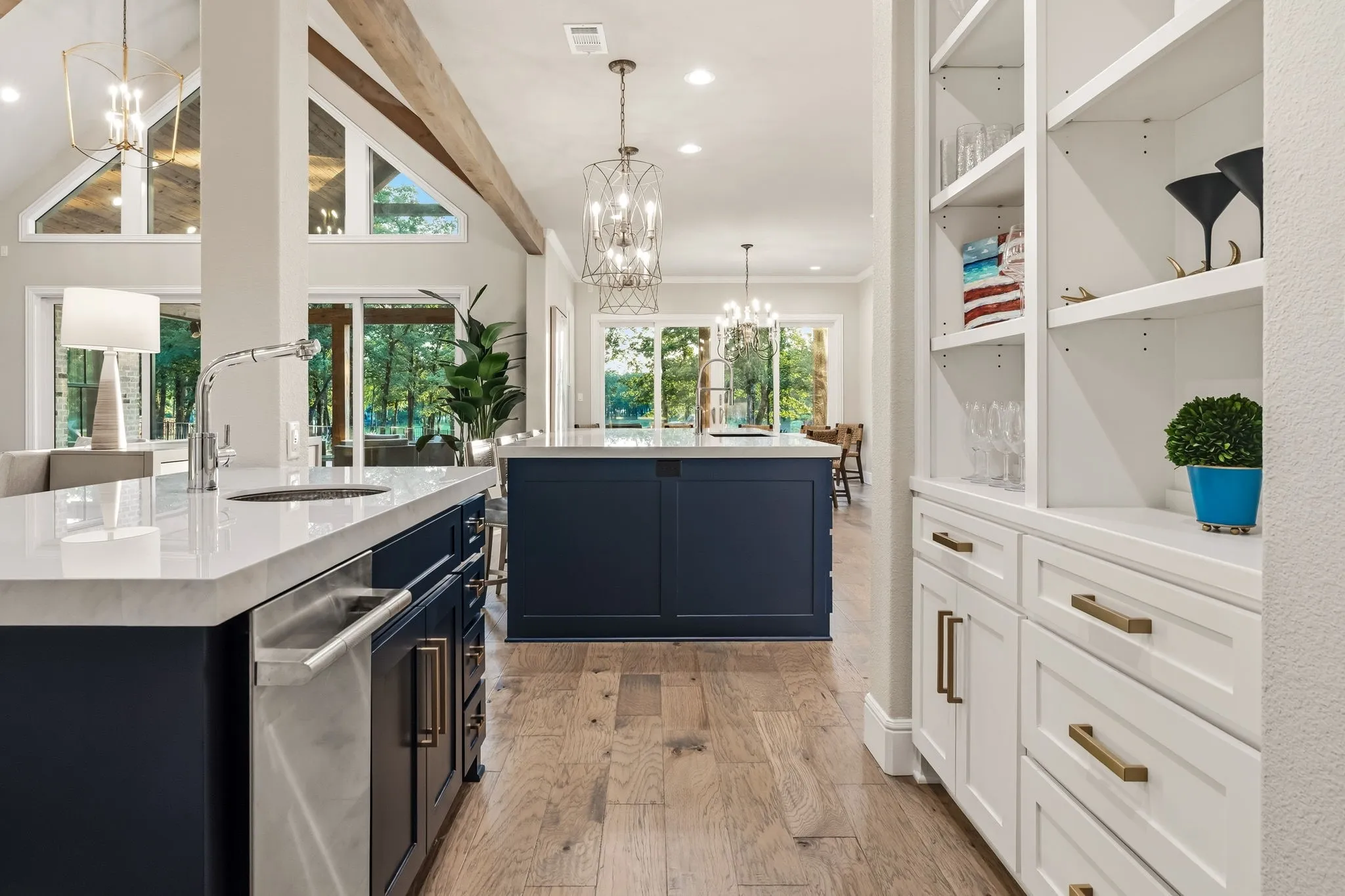 Single Family Residence For Sale in Henderson County , 201 Sandpiper Drive, Mabank, Texas 75156, 5 Bedroom, 6 Bathroom, 3 Garage spaces, 4,262 Sqft, built in 2021, mls#21288518, Real Estate Agent in Mabank, Homes For Sale in Henderson county, Homes For Sale in Mabank, Realtor in Mabank Texas, Real Estate Brokerage Independent Realty Texas, Luminita Cordes Realtor