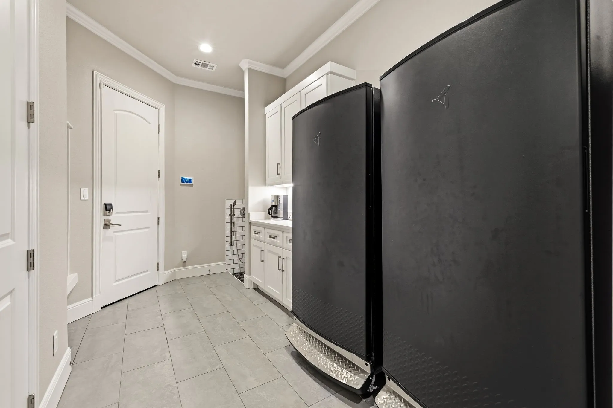 Single Family Residence For Sale in Henderson County , 201 Sandpiper Drive, Mabank, Texas 75156, 5 Bedroom, 6 Bathroom, 3 Garage spaces, 4,262 Sqft, built in 2021, mls#21288518, Real Estate Agent in Mabank, Homes For Sale in Henderson county, Homes For Sale in Mabank, Realtor in Mabank Texas, Real Estate Brokerage Independent Realty Texas, Luminita Cordes Realtor
