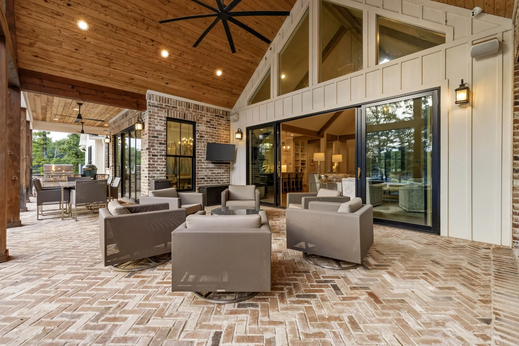 Single Family Residence For Sale in Henderson County , 201 Sandpiper Drive, Mabank, Texas 75156, 5 Bedroom, 6 Bathroom, 3 Garage spaces, 4,262 Sqft, built in 2021, mls#21288518, Real Estate Agent in Mabank, Homes For Sale in Henderson county, Homes For Sale in Mabank, Realtor in Mabank Texas, Real Estate Brokerage Independent Realty Texas, Luminita Cordes Realtor