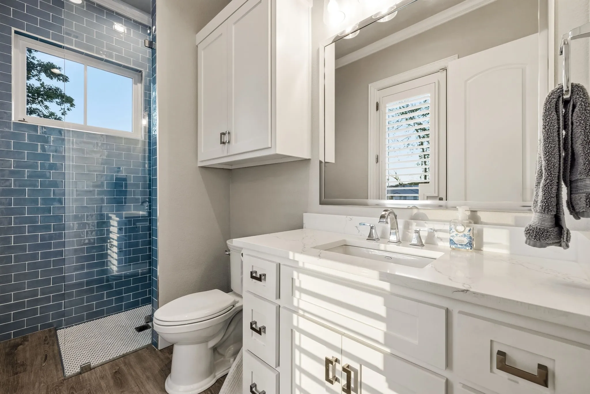 Single Family Residence For Sale in Henderson County , 201 Sandpiper Drive, Mabank, Texas 75156, 5 Bedroom, 6 Bathroom, 3 Garage spaces, 4,262 Sqft, built in 2021, mls#21288518, Real Estate Agent in Mabank, Homes For Sale in Henderson county, Homes For Sale in Mabank, Realtor in Mabank Texas, Real Estate Brokerage Independent Realty Texas, Luminita Cordes Realtor