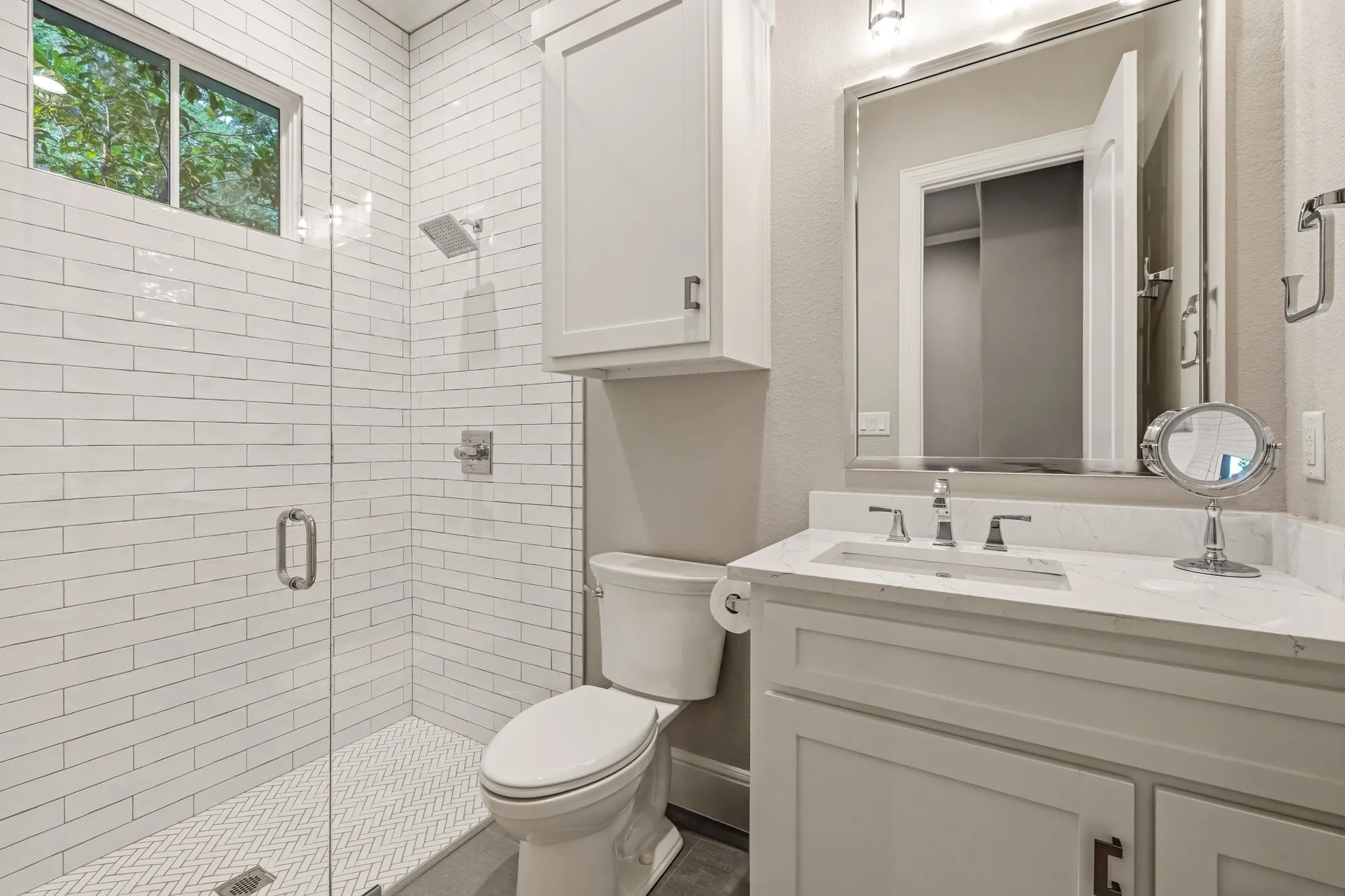 Single Family Residence For Sale in Henderson County , 201 Sandpiper Drive, Mabank, Texas 75156, 5 Bedroom, 6 Bathroom, 3 Garage spaces, 4,262 Sqft, built in 2021, mls#21288518, Real Estate Agent in Mabank, Homes For Sale in Henderson county, Homes For Sale in Mabank, Realtor in Mabank Texas, Real Estate Brokerage Independent Realty Texas, Luminita Cordes Realtor