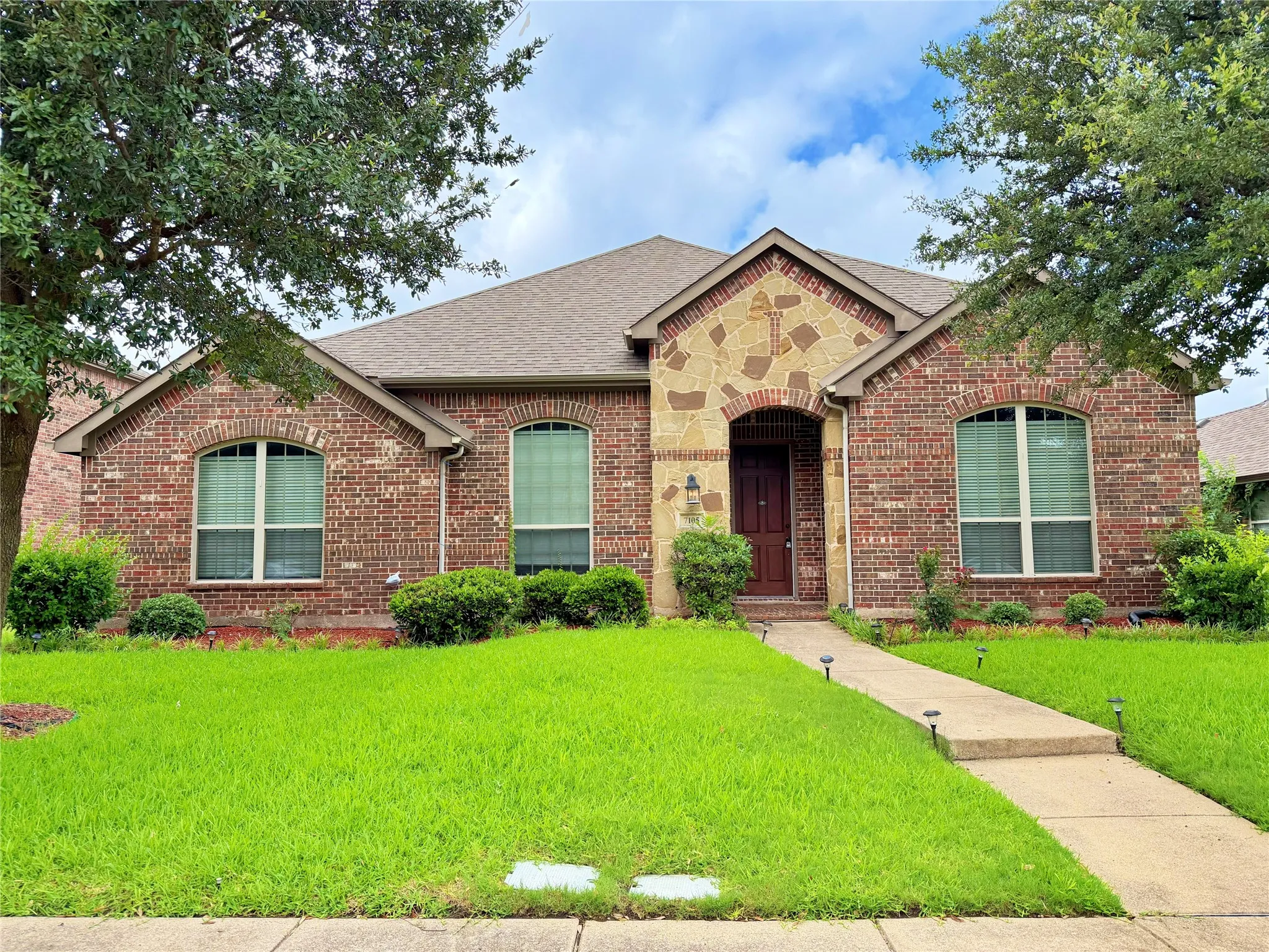 Single Family Residence For Rent in Dallas County , 7105 Handen Drive, Rowlett, Texas 75089, 4 Bedrooms, 3 Bathrooms, 2 Garage spaces, 2,680 Sqft, built in 2010, Price $2,500, mls#21295451, Real Estate Agent in Rowlett, Homes For Rent in Dallas county, Homes For Rent in Rowlett, Realtor in Rowlett Texas, Real Estate Brokerage Independent Realty Texas, Luminita Cordes Realtor