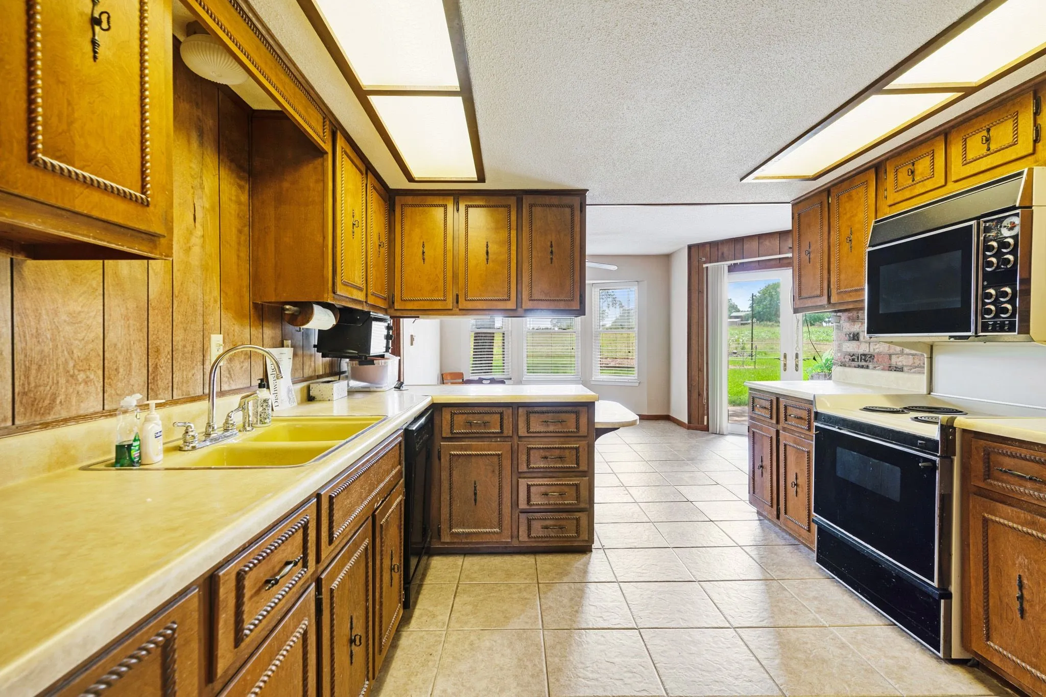 Single Family Residence For Sale in Lamar County , 7484 Highway 271 S, Pattonville, Texas 75468, 4 Bedroom, 3 Bathroom, 2 Garage spaces, 2,306 Sqft, built in 0, mls#21289886, Real Estate Agent in Pattonville, Homes For Sale in Lamar county, Homes For Sale in Pattonville, Realtor in Pattonville Texas, Real Estate Brokerage Independent Realty Texas, Luminita Cordes Realtor