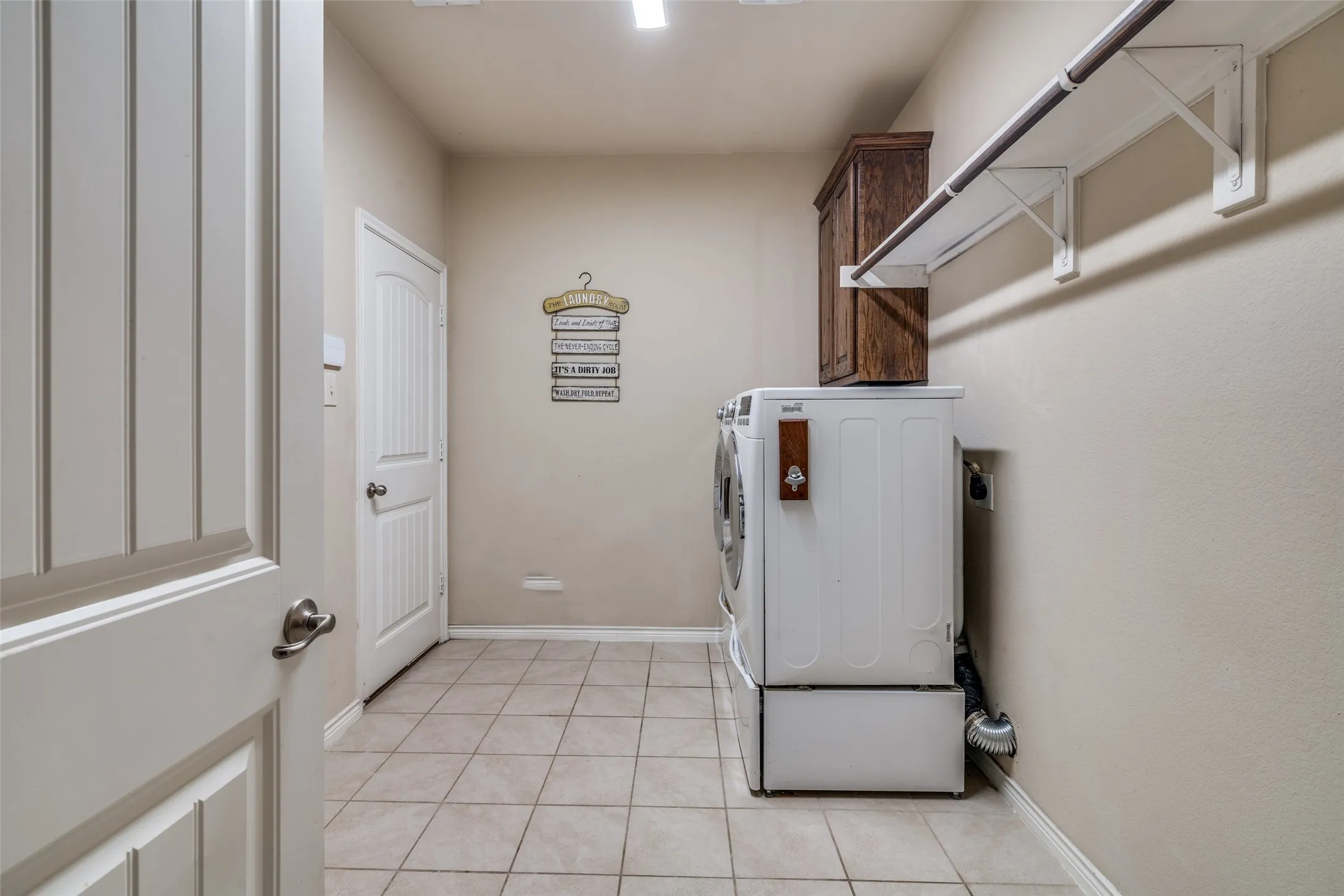 WOW, now thats a laundry room!