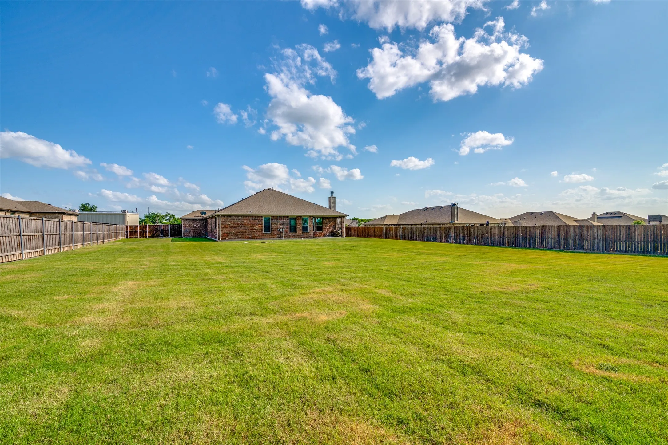 Single Family Residence For Sale in Collin County , 304 Amber Lane, Nevada, Texas 75173, 5 Bedroom, 3 Bathroom, 3 Garage spaces, 2,736 Sqft, built in 2016, mls#21295760, Real Estate Agent in Nevada, Homes For Sale in Collin county, Homes For Sale in Nevada, Realtor in Nevada Texas, Real Estate Brokerage Independent Realty Texas, Luminita Cordes Realtor